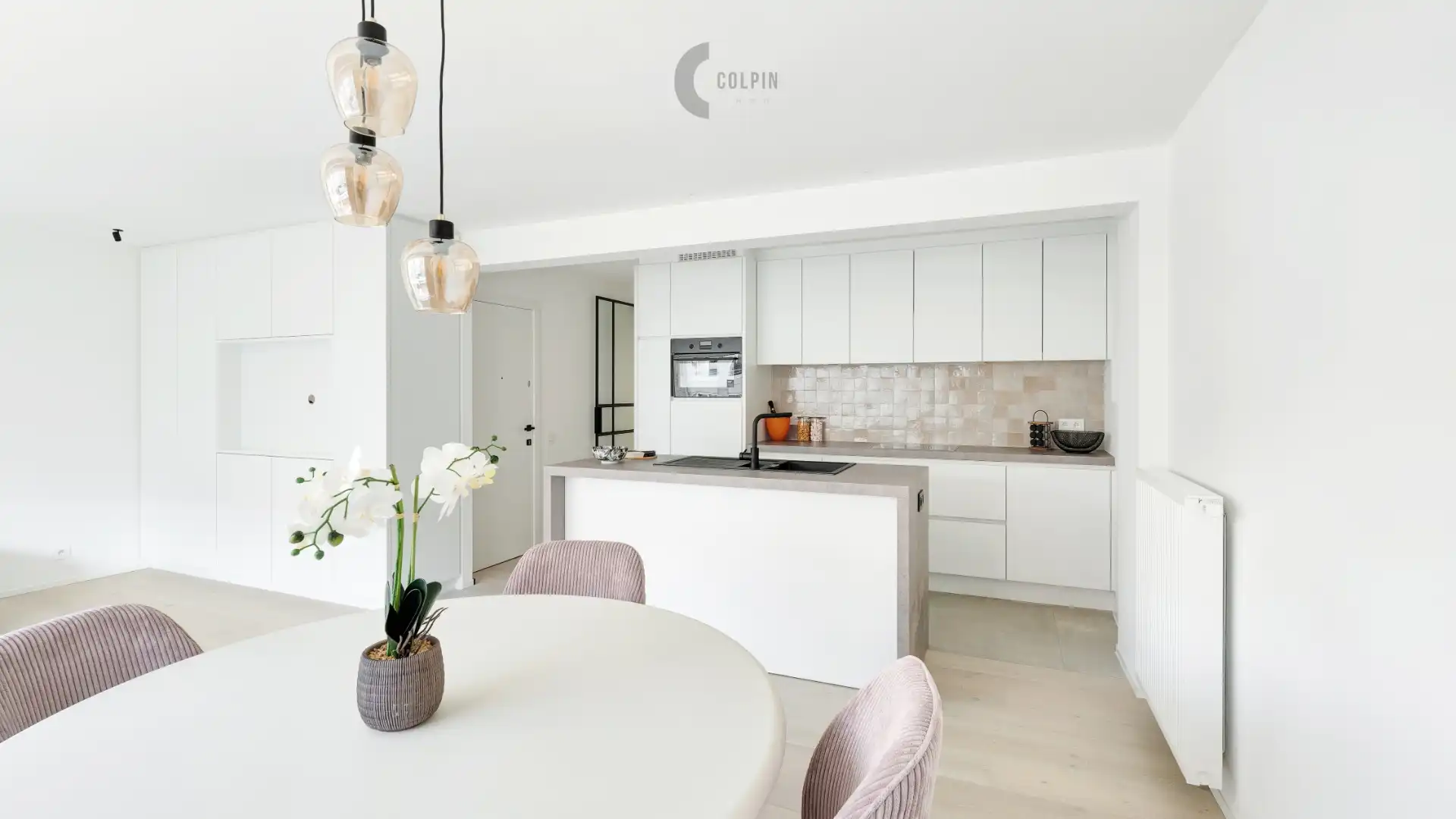 Instapklaar, gerenoveerd appartement op toplocatie vlakbij het strand en Heldenplein foto 2