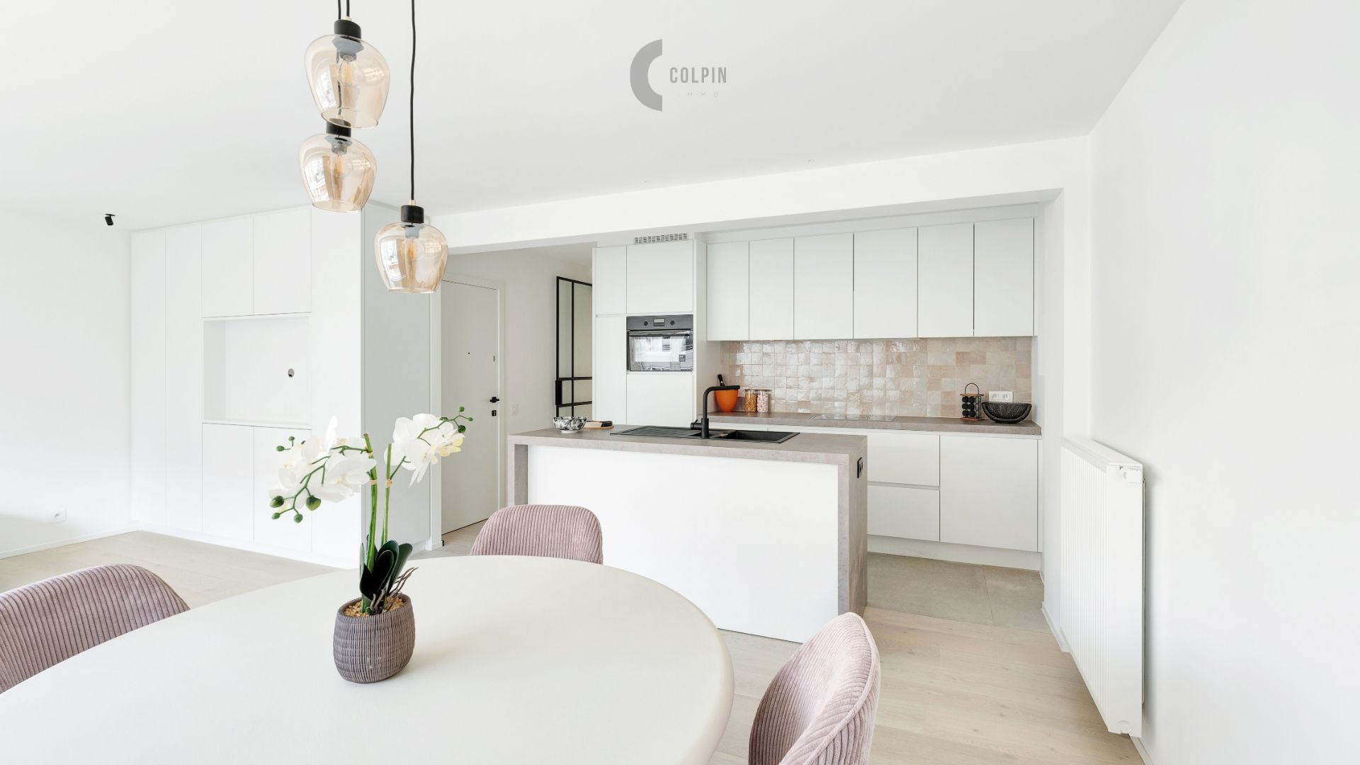 Instapklaar, gerenoveerd appartement op toplocatie vlakbij het strand en Heldenplein foto 2