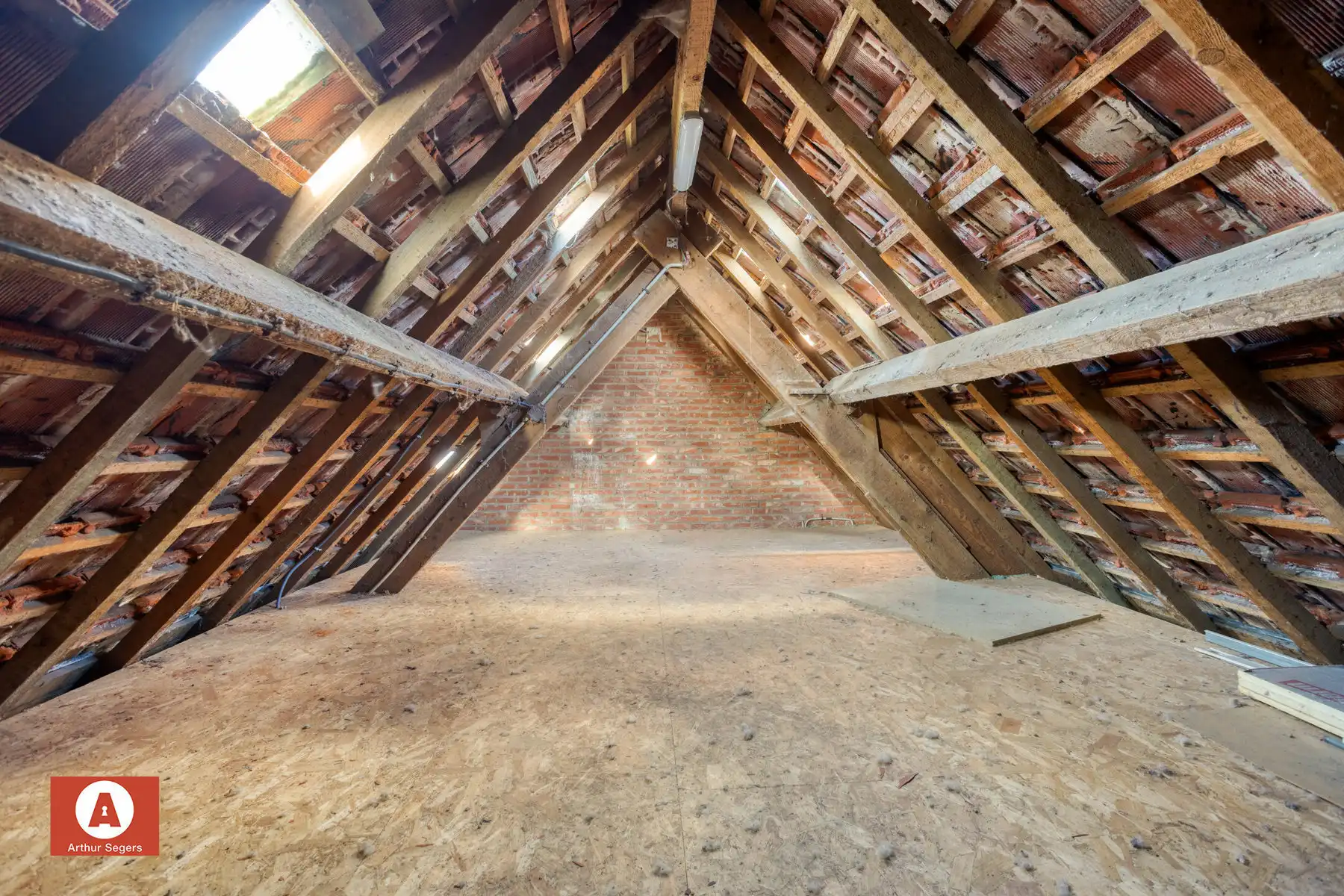 Halfopen bebouwing op zeer centrale ligging foto 13