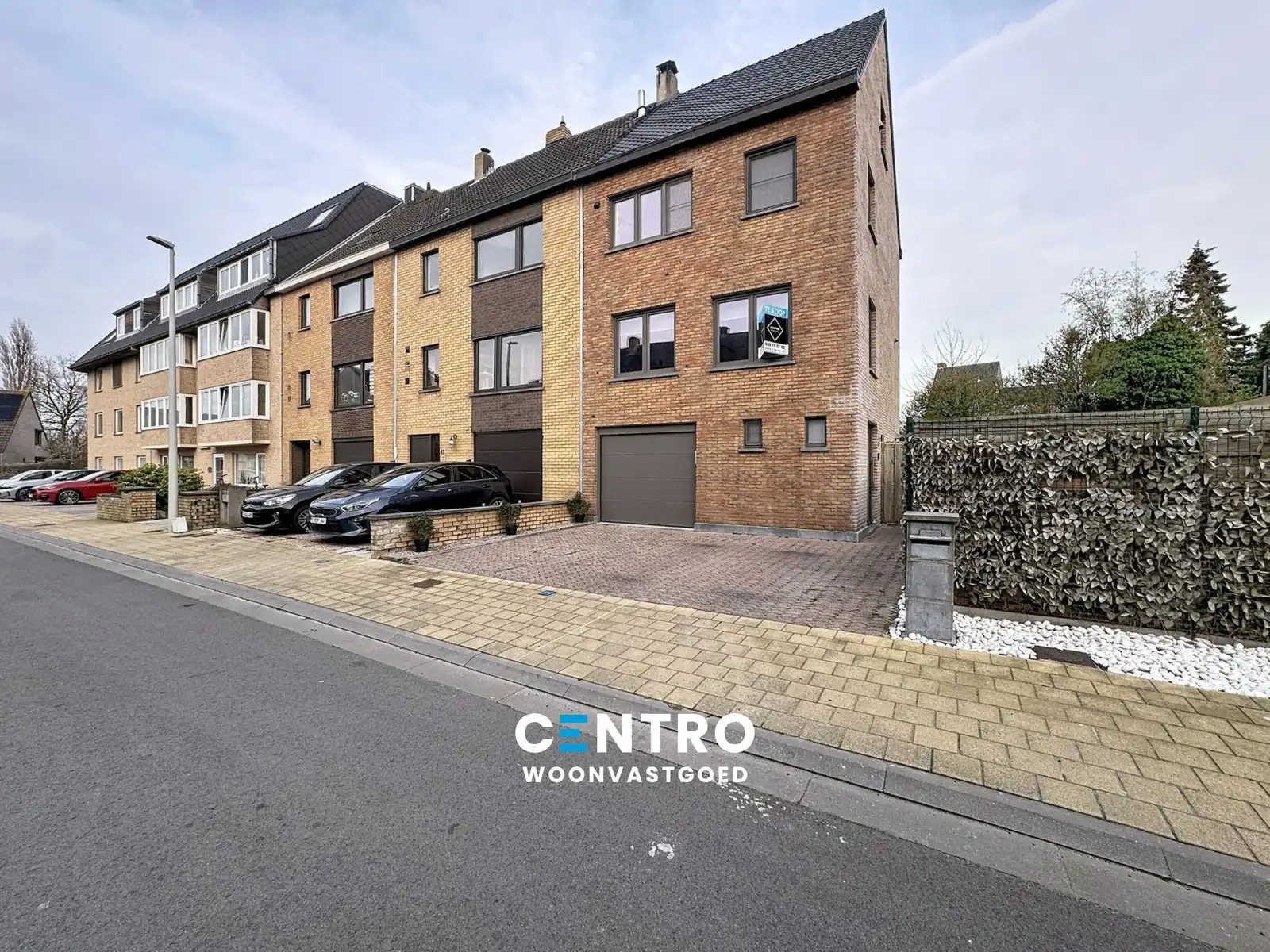 RUIME supergezellige gezinswoning met  4 slpks, garage én ZUIDger. tuin! foto {{pictureIndex}}