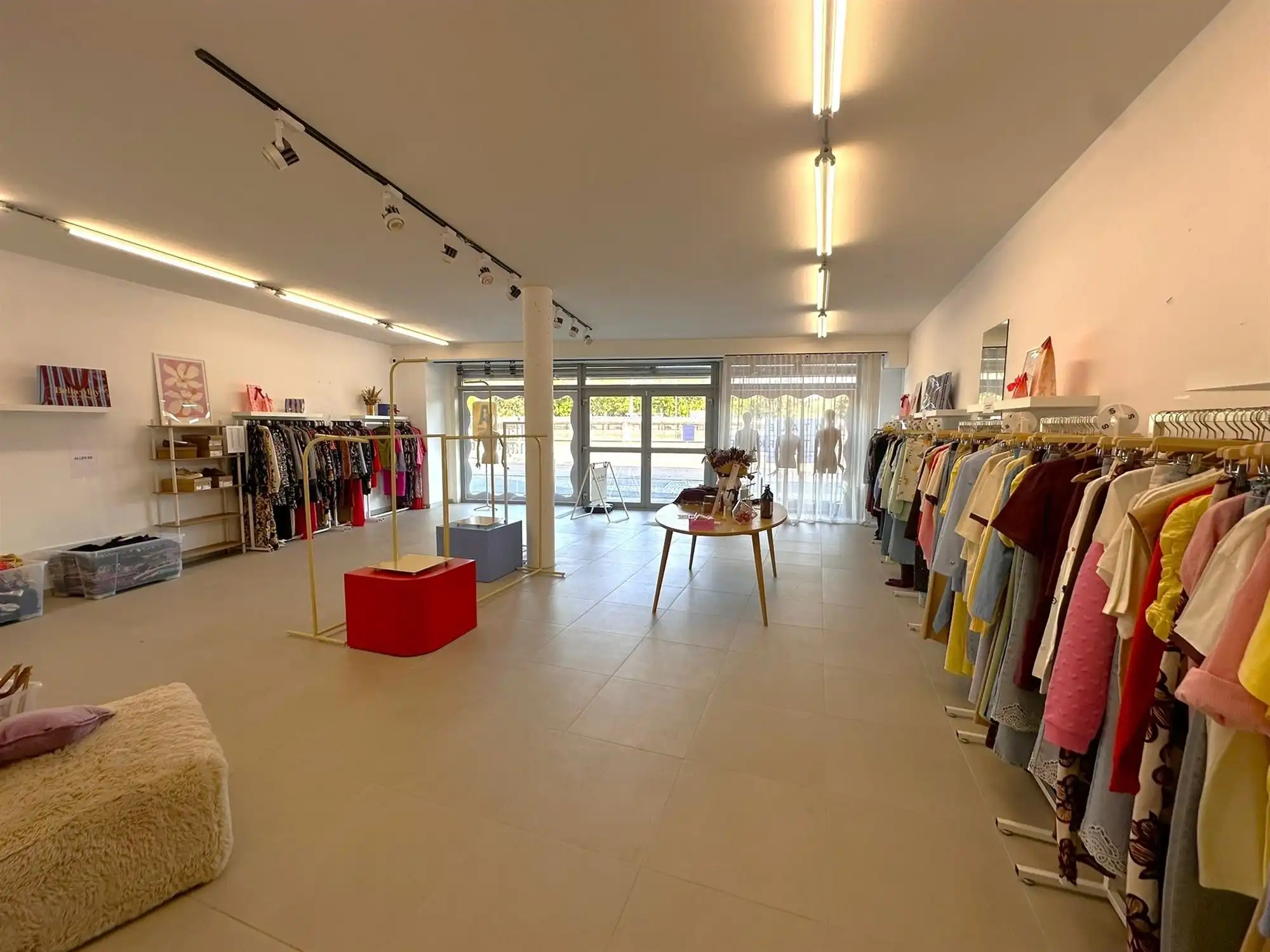 Ruim handelspand met garage op topligging! foto 4