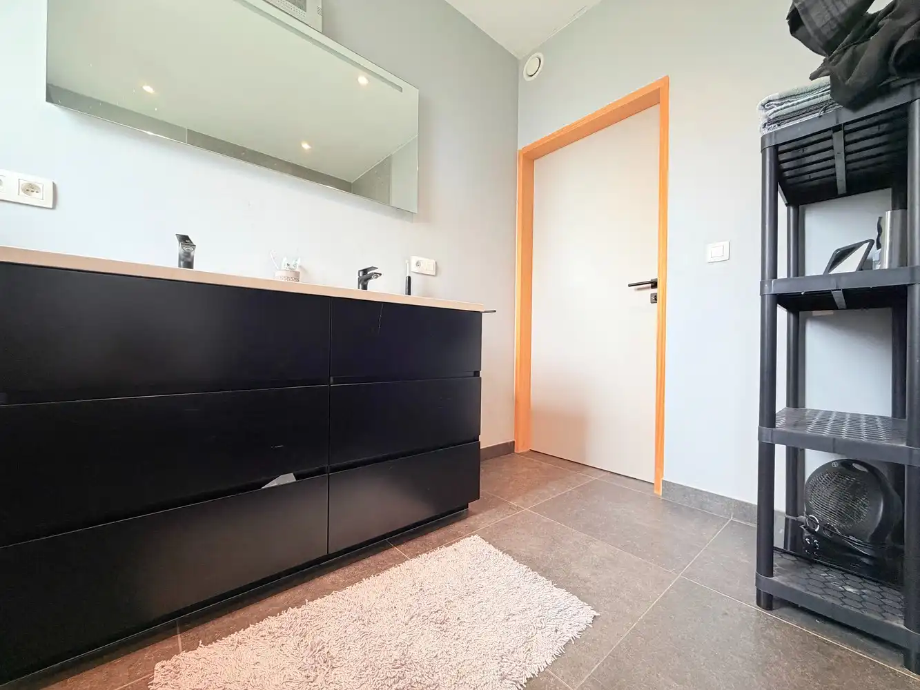 Ruime woning met  4 slaapkamers en gezellige tuin foto 12