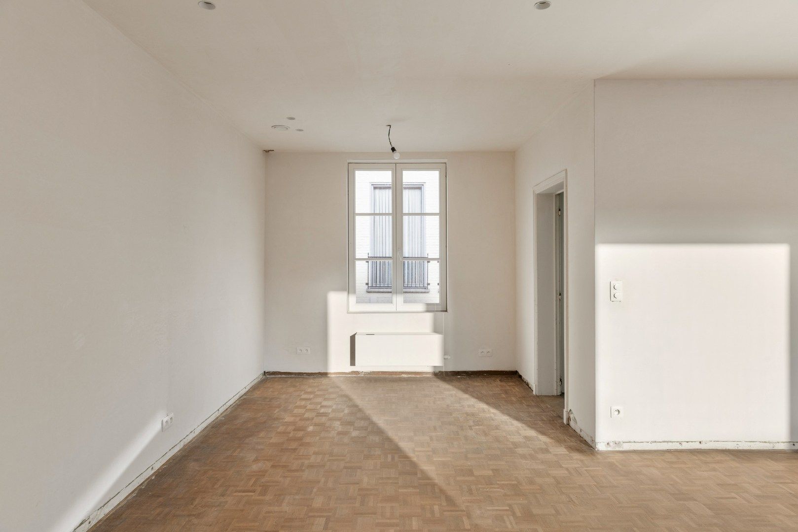 af te werken kangoeroewoning met binnentuin binnen de Brugse Reien foto 23