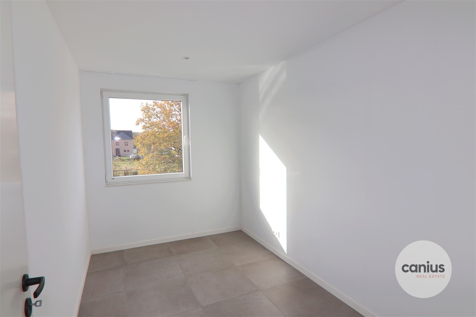 HEDENDAAGSE & ENERGIEZUINIGE HOB MET 3 SLKS & TUIN foto 8