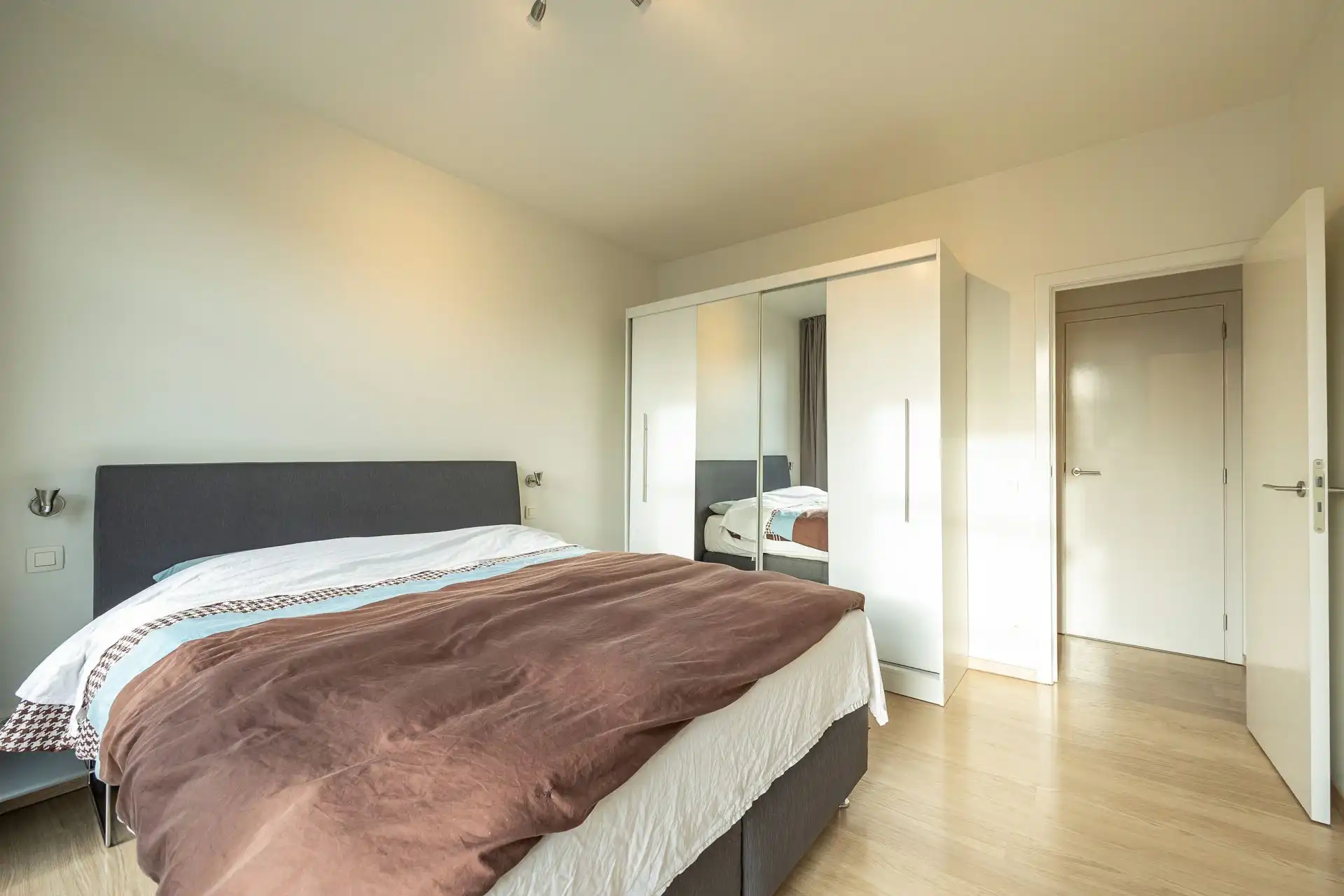 Lichtrijk 2-slaapkamerappartement op toplocatie in Hoboken! foto 3