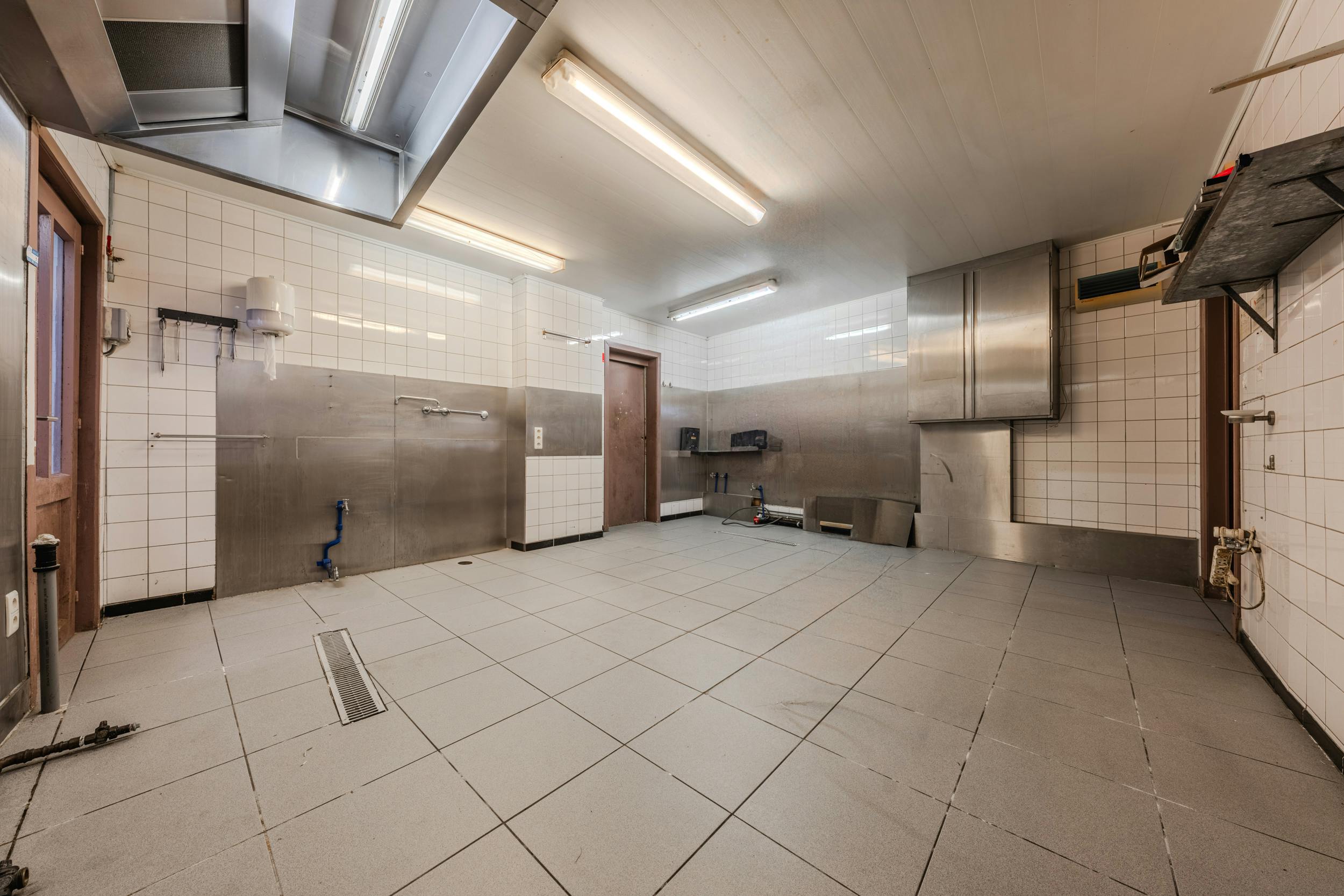 Goed gelegen handelspand met veel potentieel in Lombardsijde foto 14