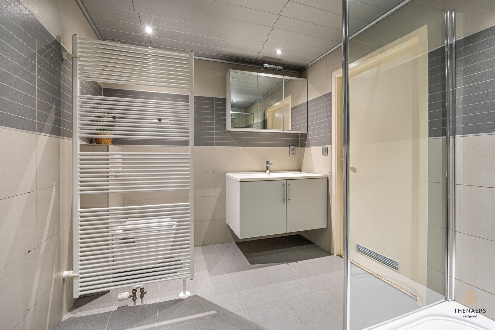 Bel-etage met polyvalente ruimte, garage en grote terrassen. foto 28