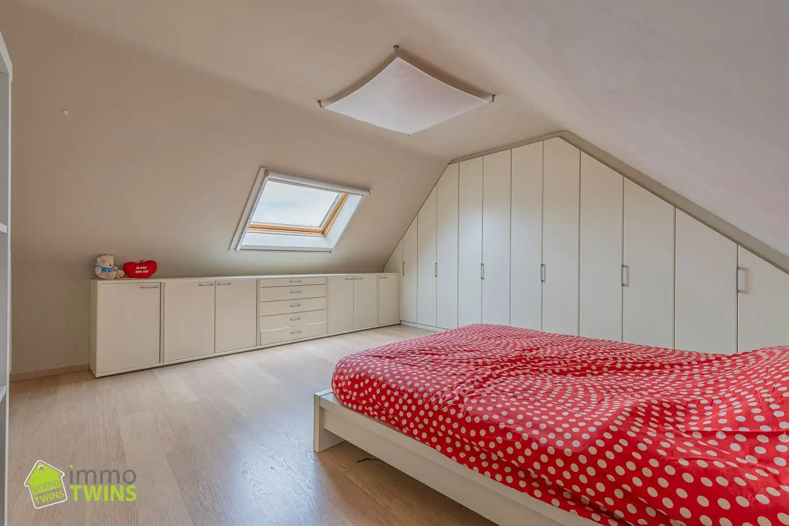 Ruim duplexappartement van 151 m² met 3 slaapkamers, terras en dubbele autostaanplaats foto 14