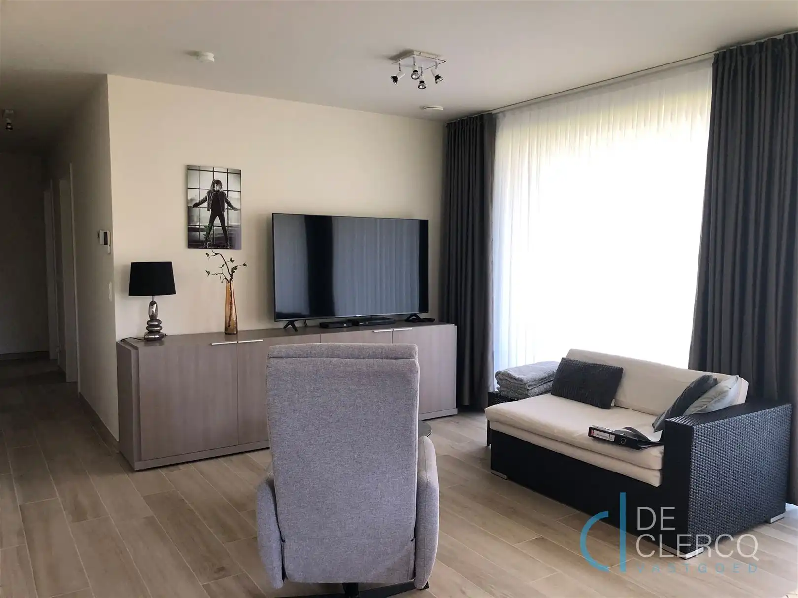 Tijdloos gelijkvloers appartement met terras te Lochristi! foto 3