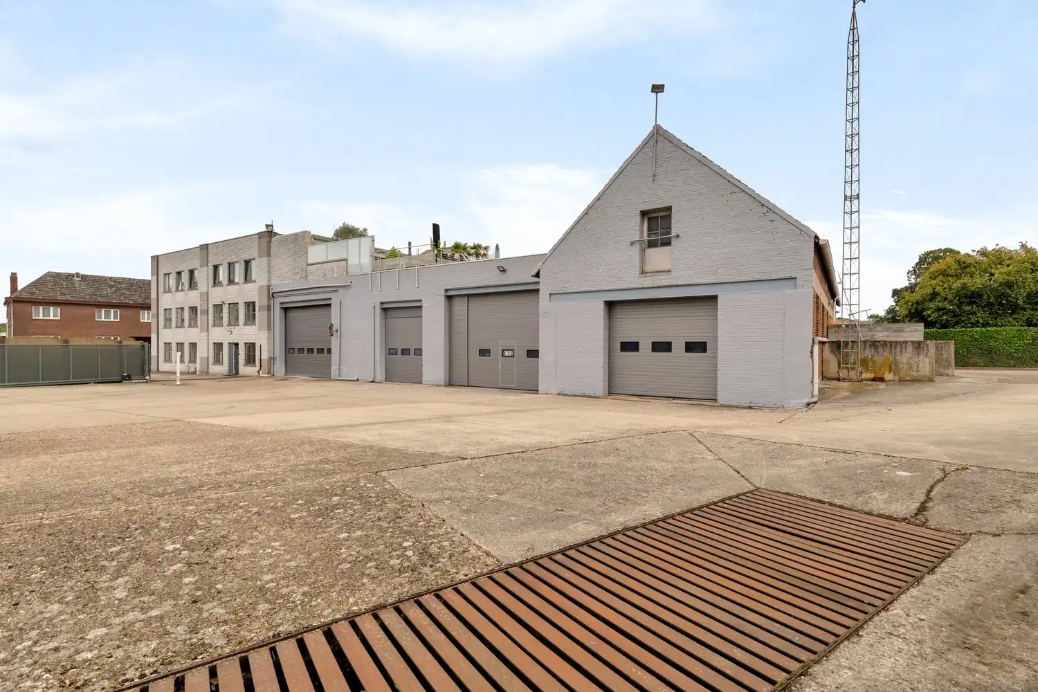 Unieke vastgoedopportuniteit! Ruim bedrijfscomplex met 2 appartementen en exclusief penthouse op 46a 55ca! foto 44