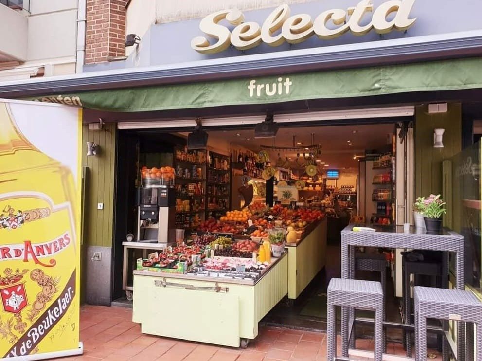 Knokke: zeer goed gelegen winkel met kelder foto 1