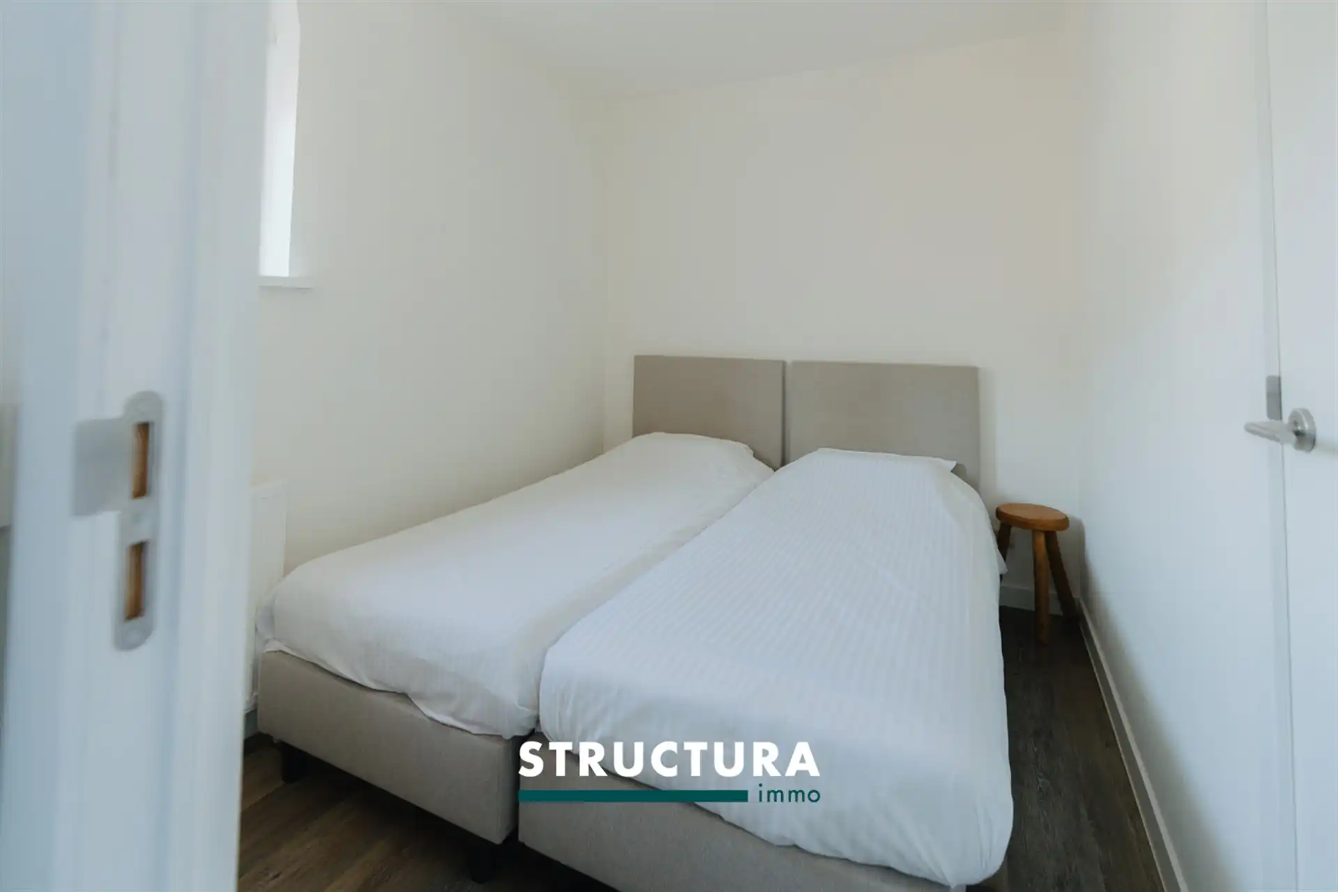 Bemeubelde studio op centrale ligging foto 4