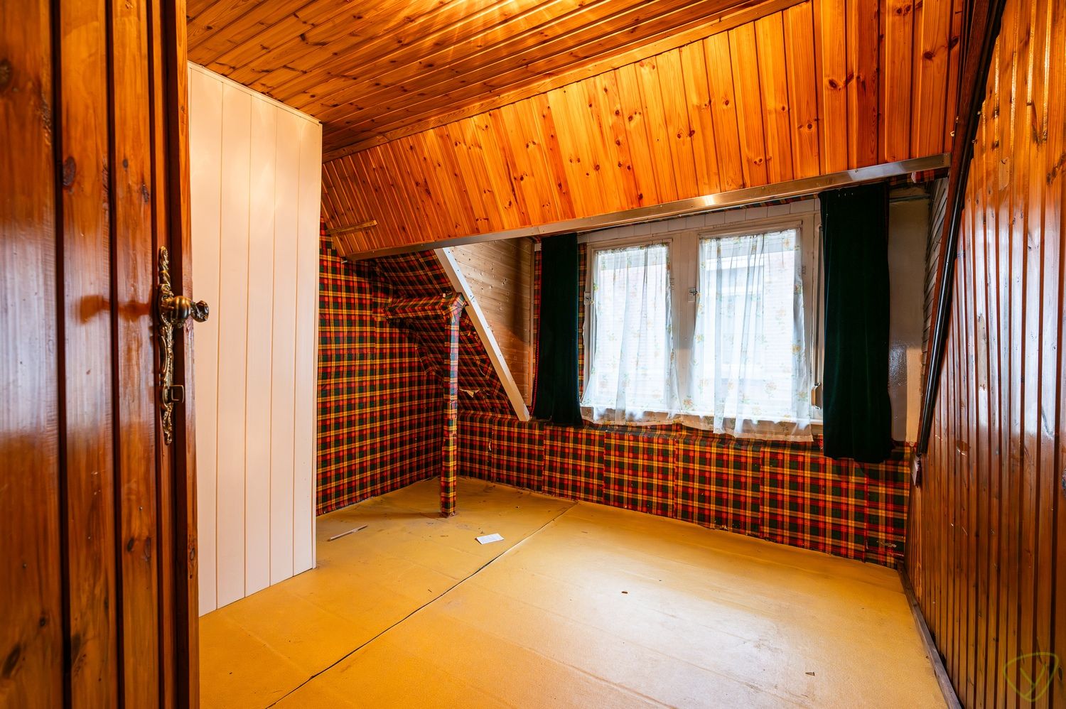 Ruime te renoveren stadswoning in het hartje van Eeklo foto 14