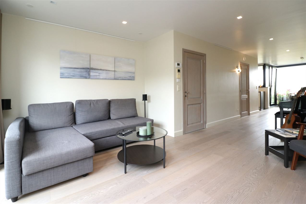 Duplex met 2 slpk., terras en garage temidden centrum foto 3