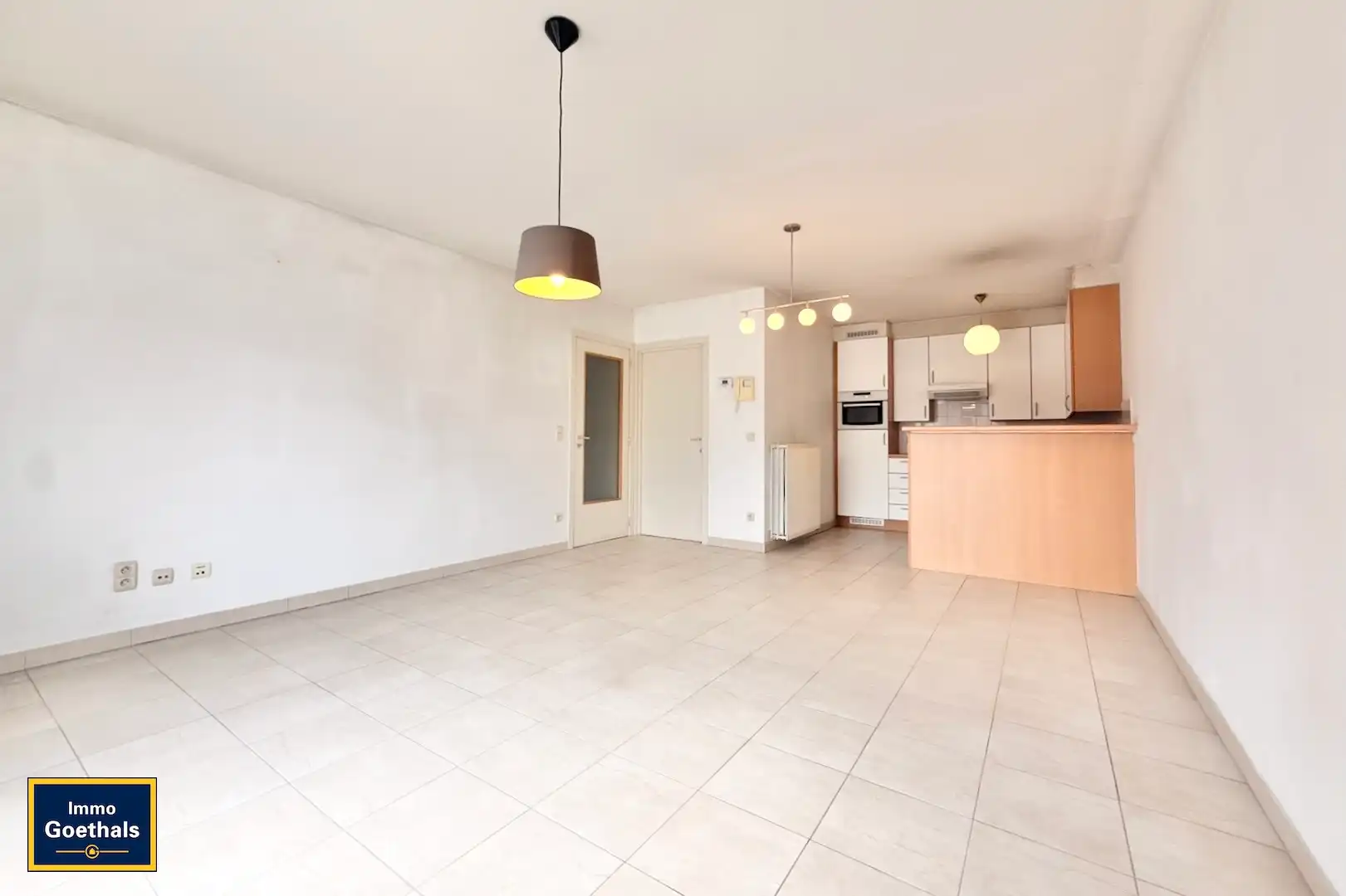 Appartement aan de markt met terras en garage. Rustig en groen zicht. foto 4