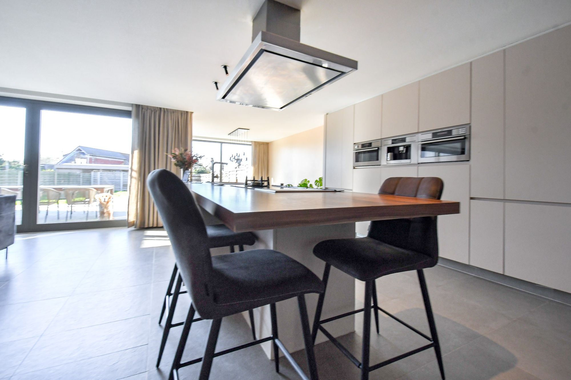 | BEZOEKMOMENT ZAT 28/06 - 11u - 12u30 | Ruime energiezuinige woning met 4 SLPKS, tuin en garage in het centrum van Klemskerke foto 8