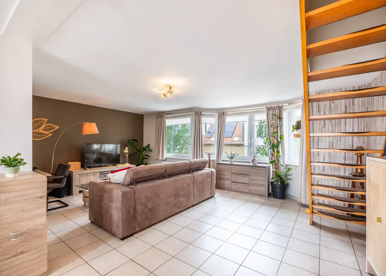 Ruim duplexappartement met 3 slaapkamers en zonnig terras foto 2