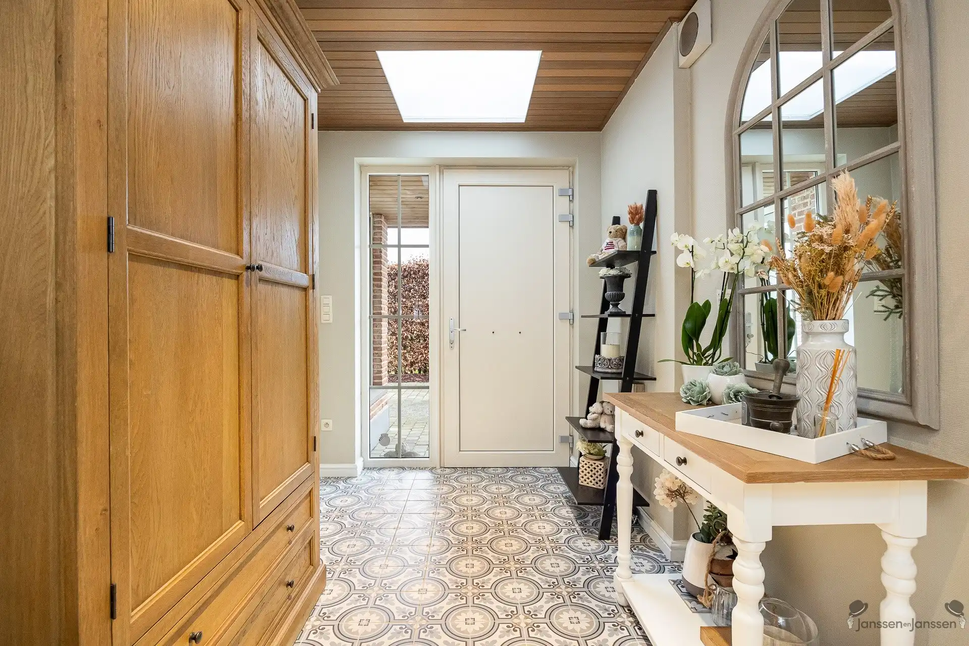 Gerenoveerde boerderij met landelijk zicht foto 10