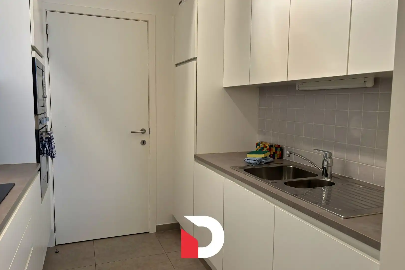 Uniek GEMEUBELD appartement met 2 slaapkamers en ruim terras foto 8