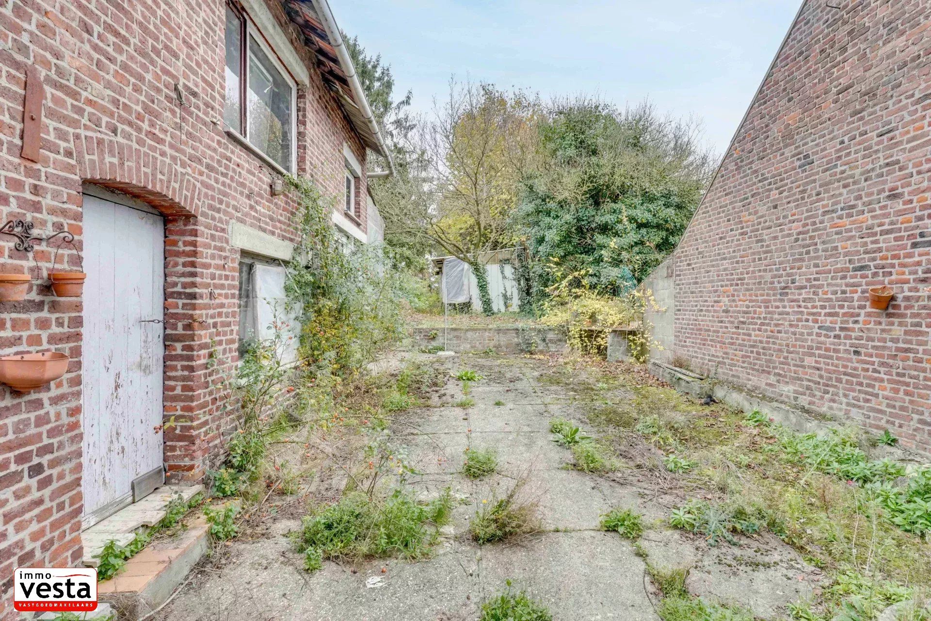 Te renoveren woning op goede locatie foto 13