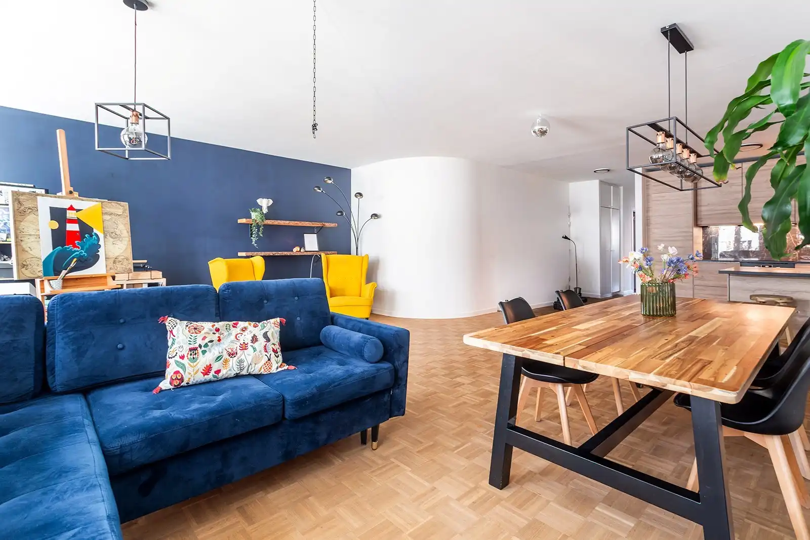 Instapklaar 3 slpk appartement met terras in hartje Stad foto 3