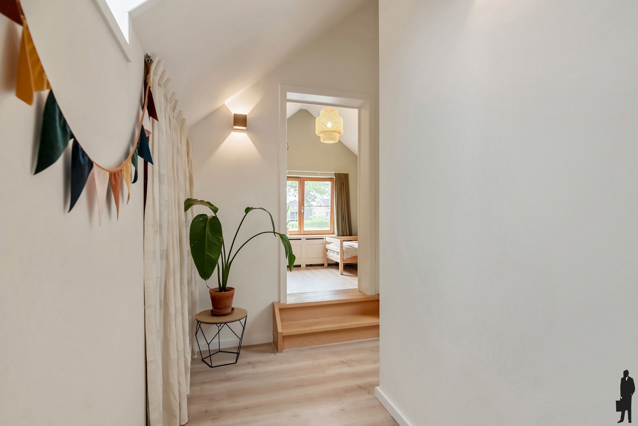 Woning met 4 slks en grote schuur op perceel van ca. 1026m² foto 14