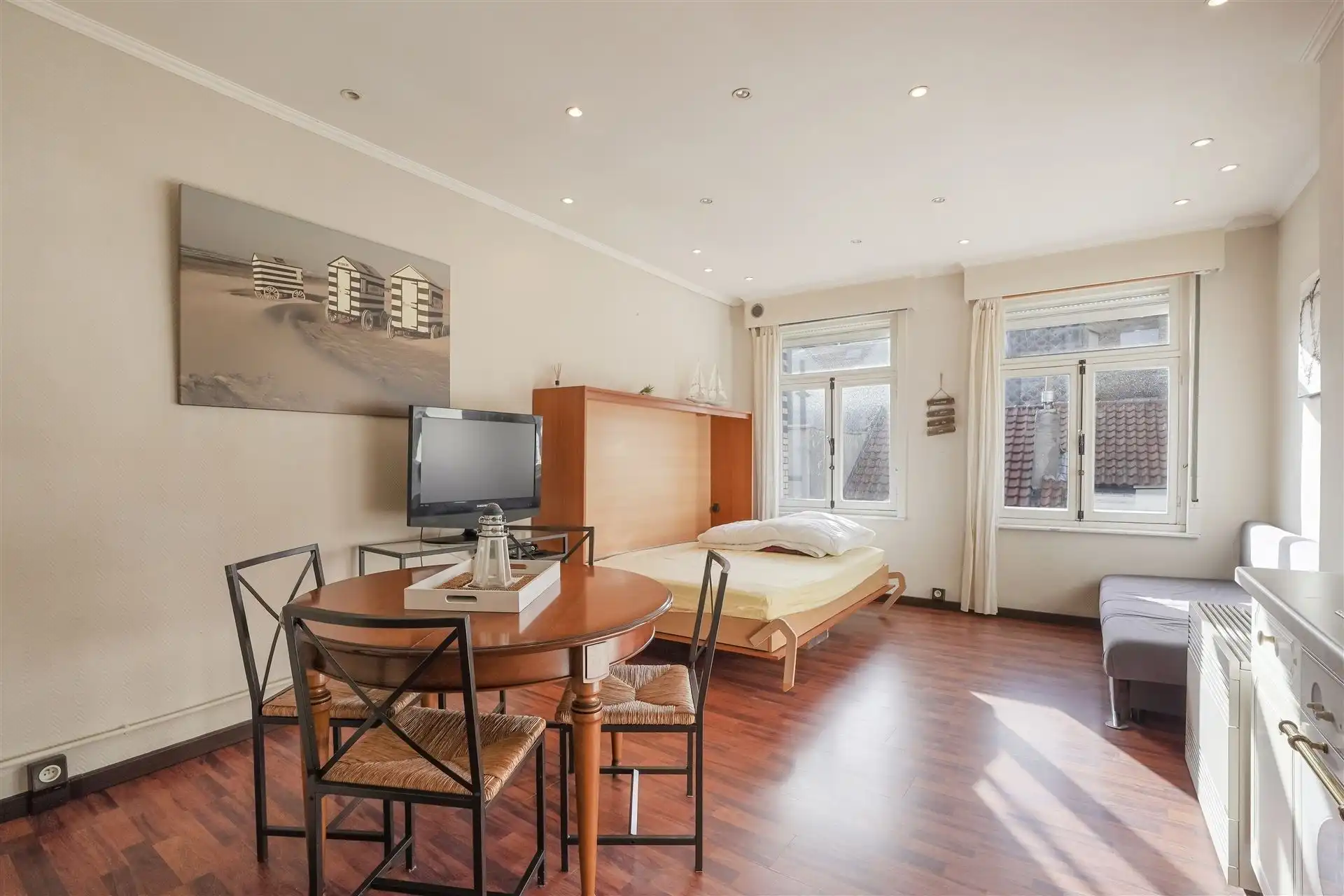 ZONNIG / VLAK AAN ZEEDIJK foto 6