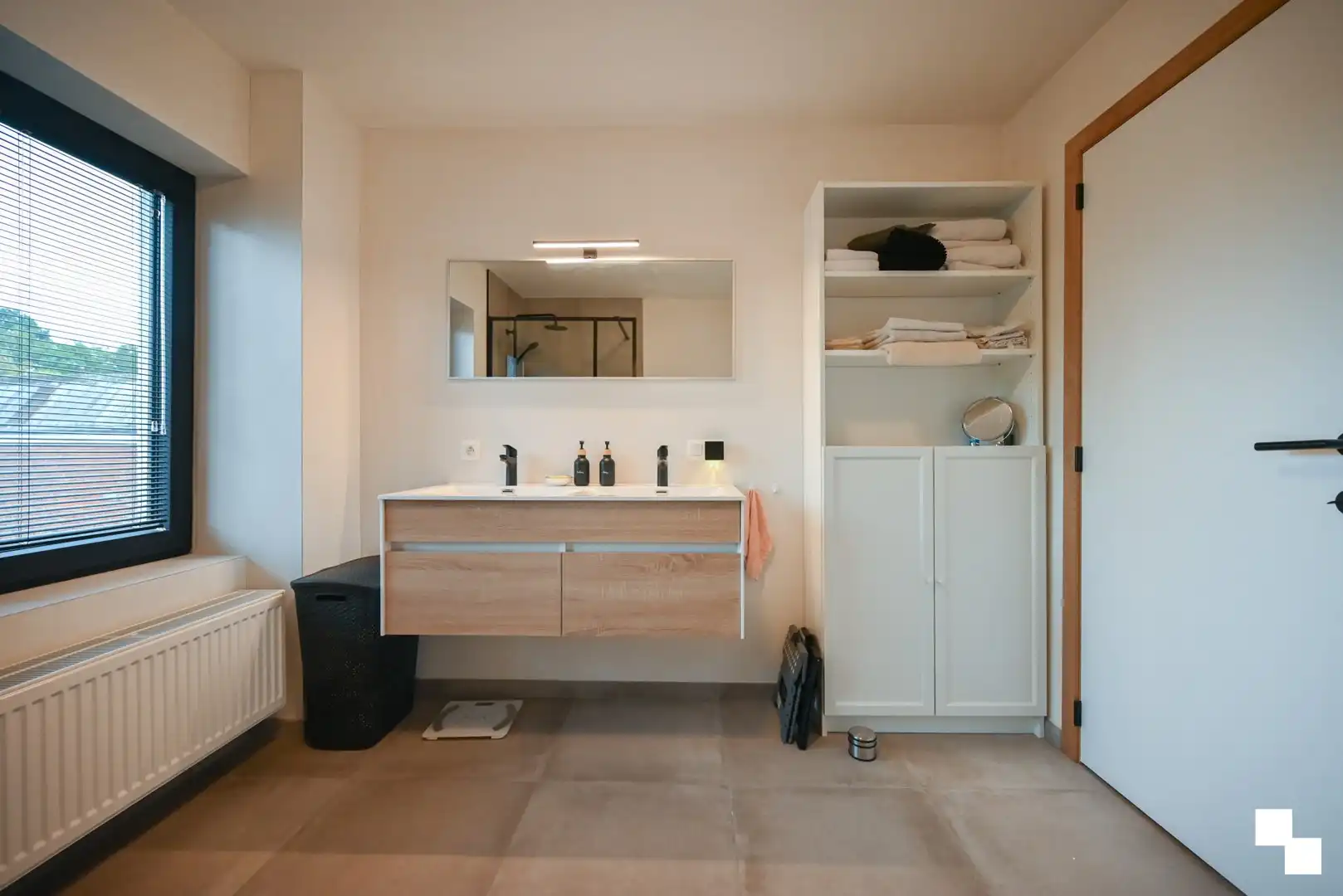 Rustig gelegen, instapklare gezinswoning met drie slaapkamers te Izegem foto 28