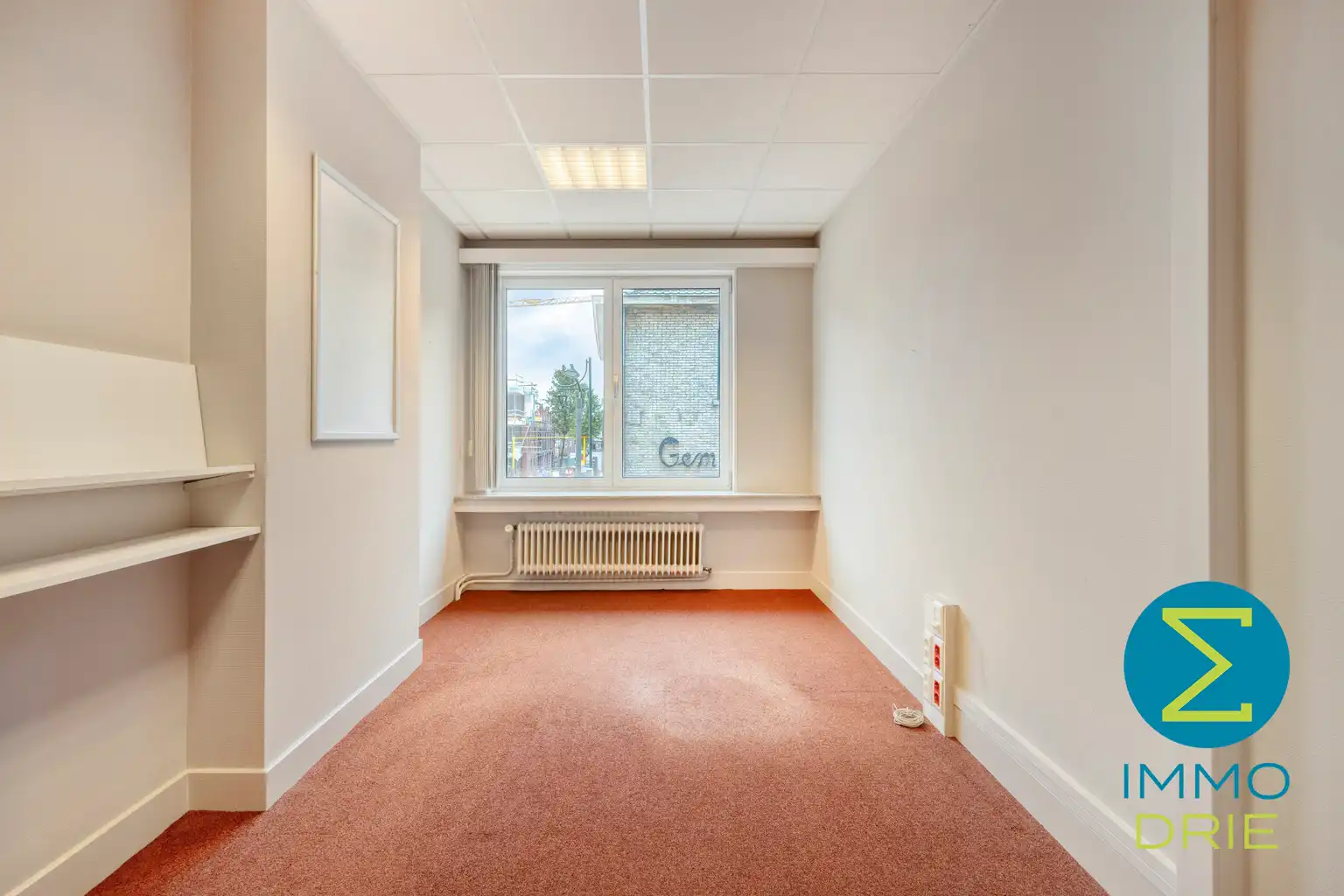 Handelsruimte met kantoren en ruime opslag in het centrum foto 20