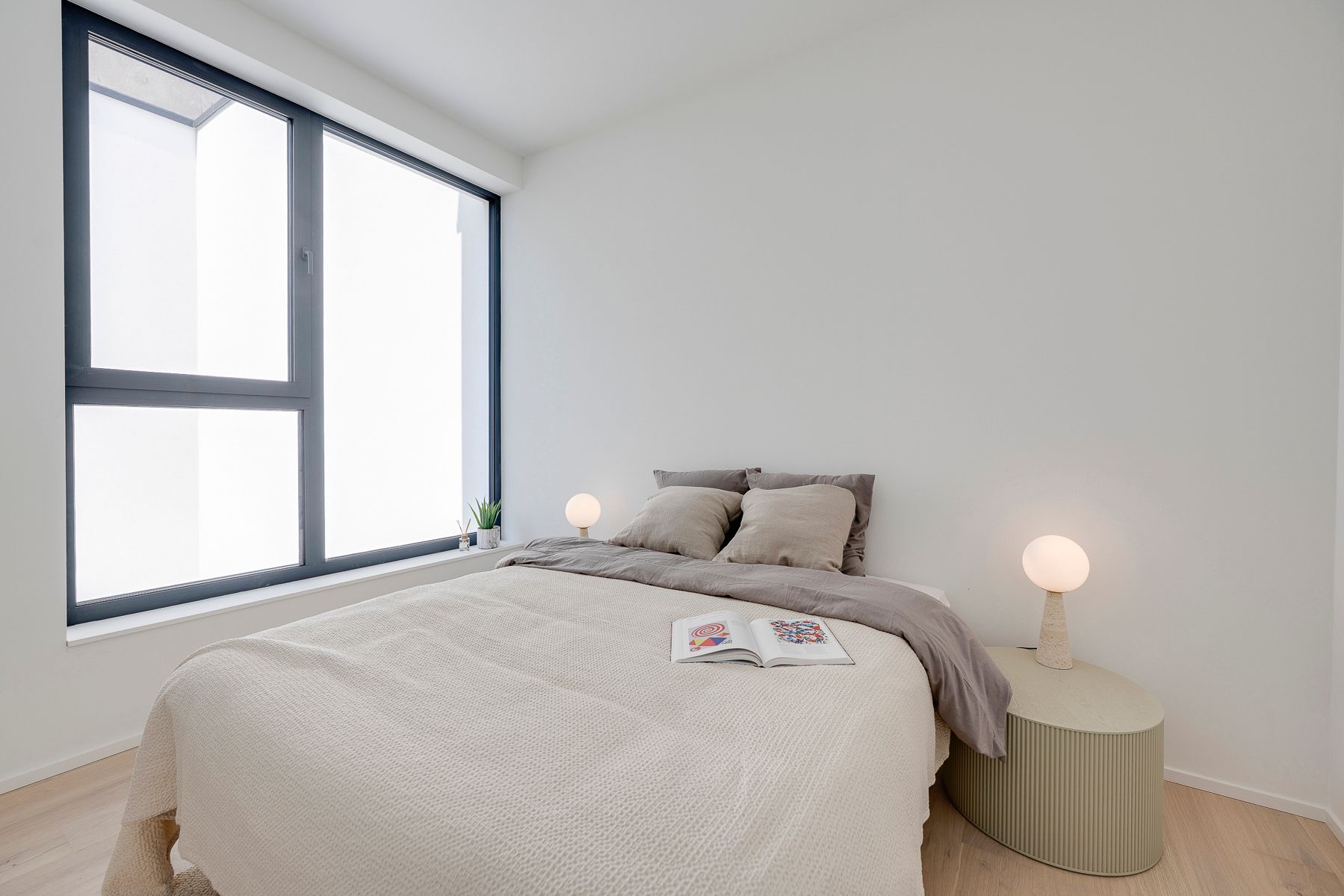 Luxe appartement in de hippe Sint-Andries wijk foto 8