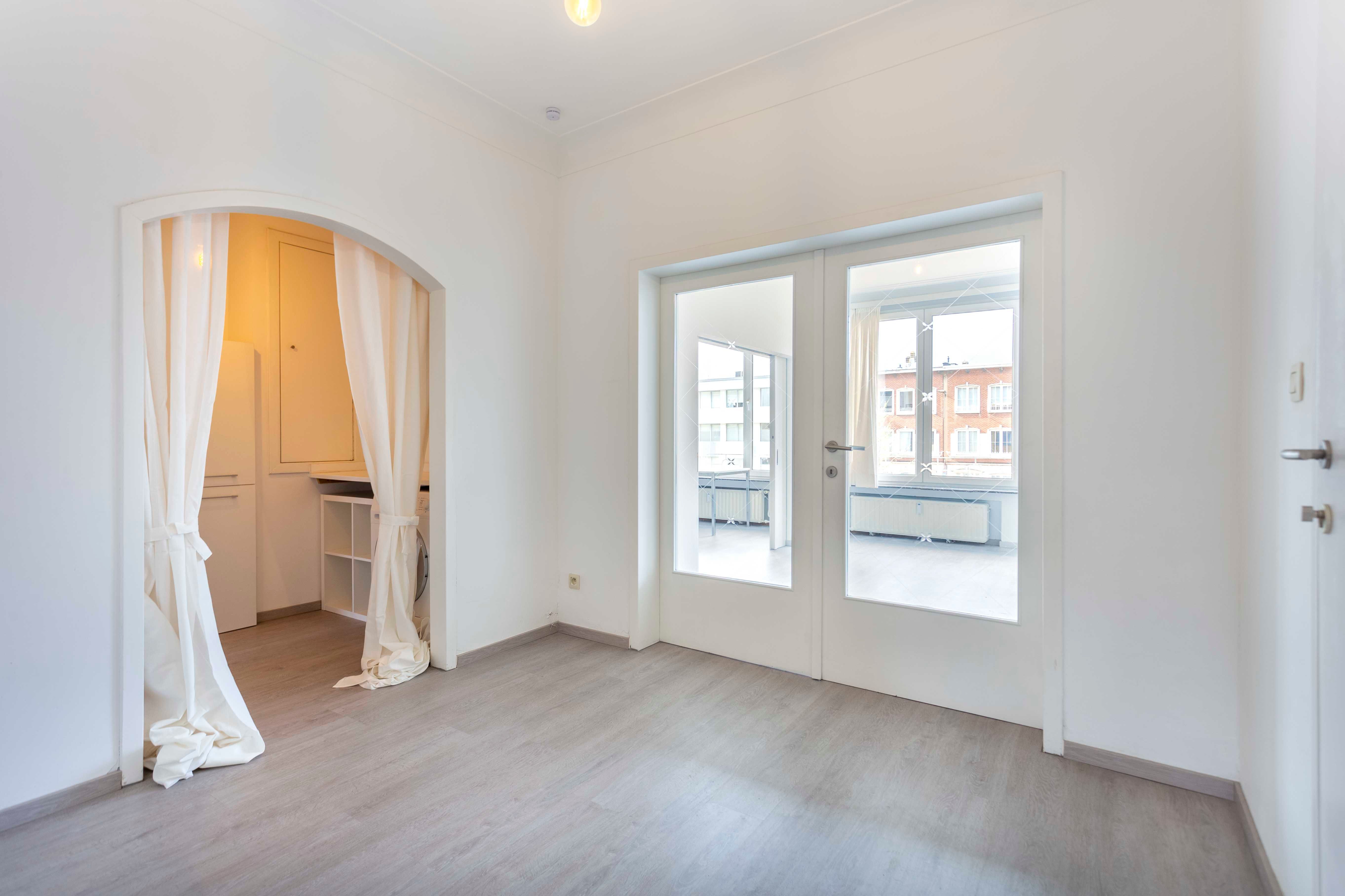 Trendy en ruim appartement met twee slaapkamers te huur in Berchem! foto 6