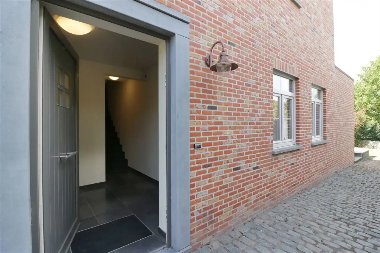 Recente woning met vier slpk, tuin, garage op rustige locatie foto 40