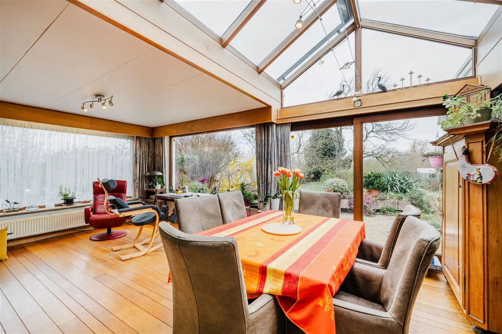 Commercieel uitstekend gelegen woning met tal van mogelijkheden foto 8