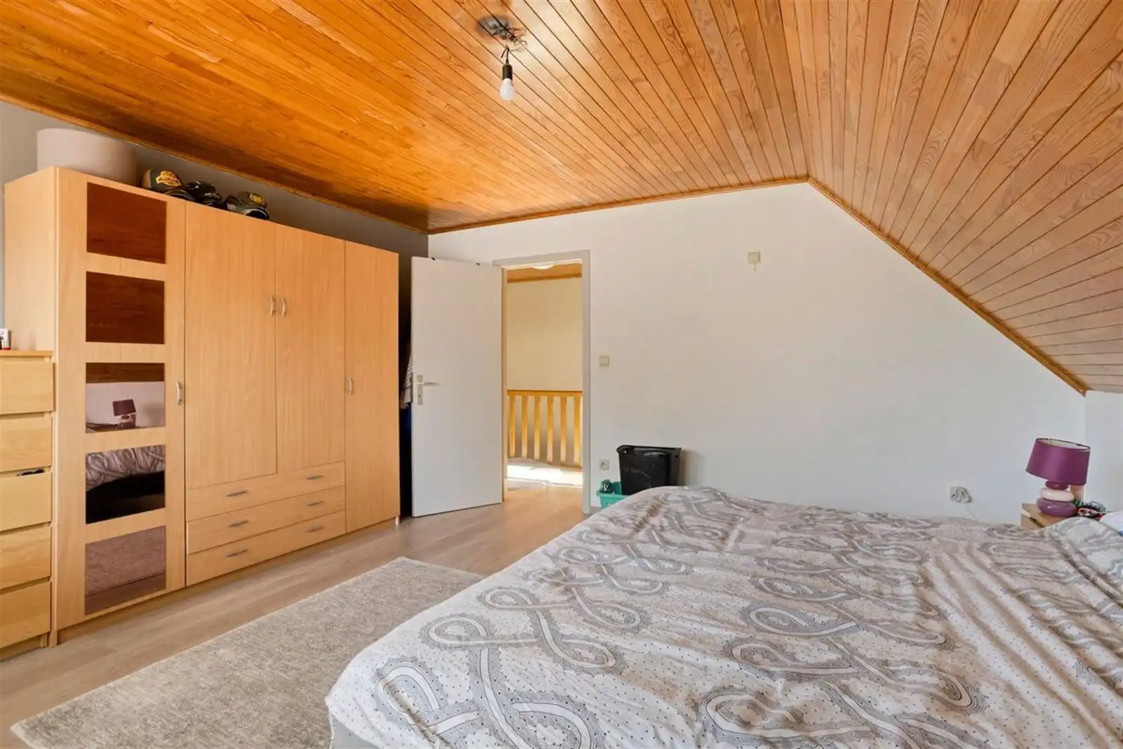 Ruime 3-gevel woning (274m²) met 3 slaapkamers, grote garage en mooie tuin foto 13