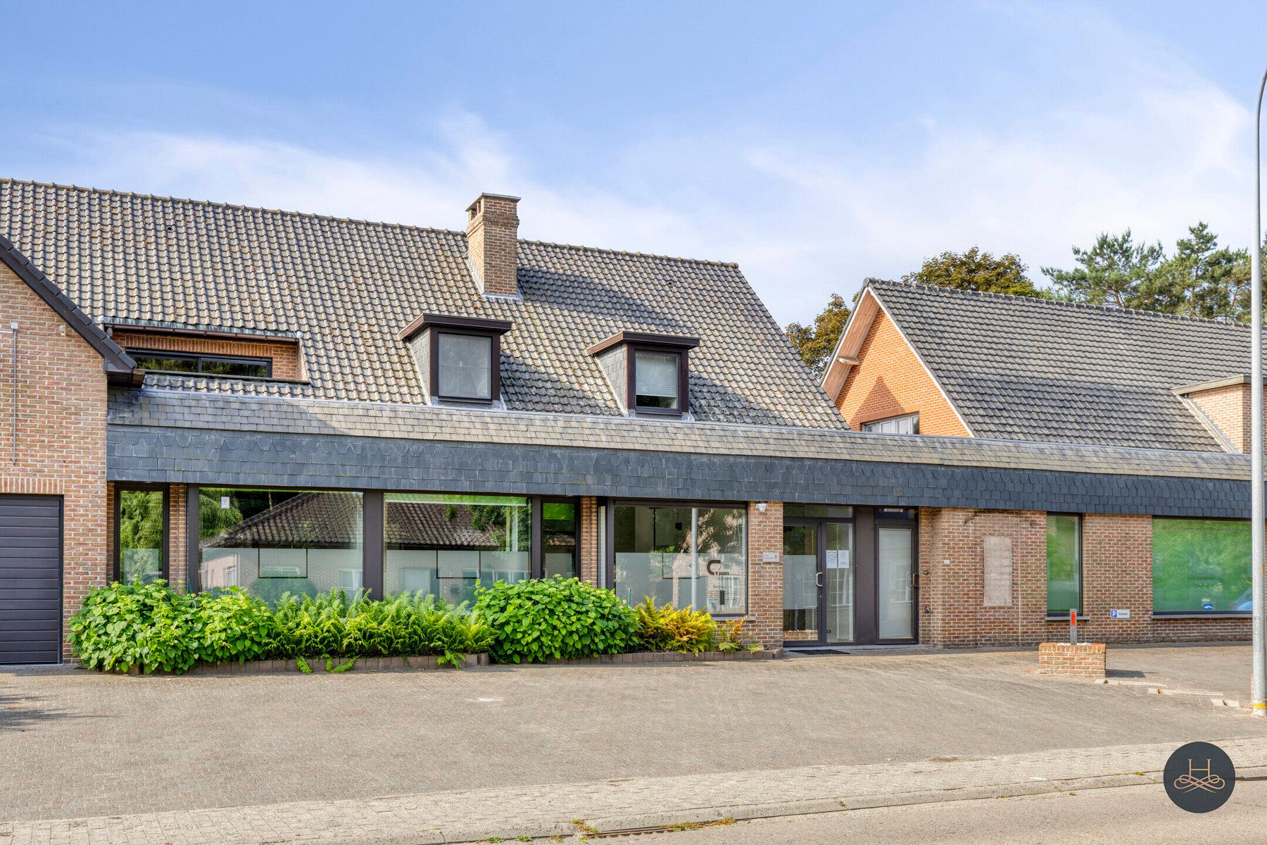 Gelijkvloerse commerciële kantoorruimte foto 2