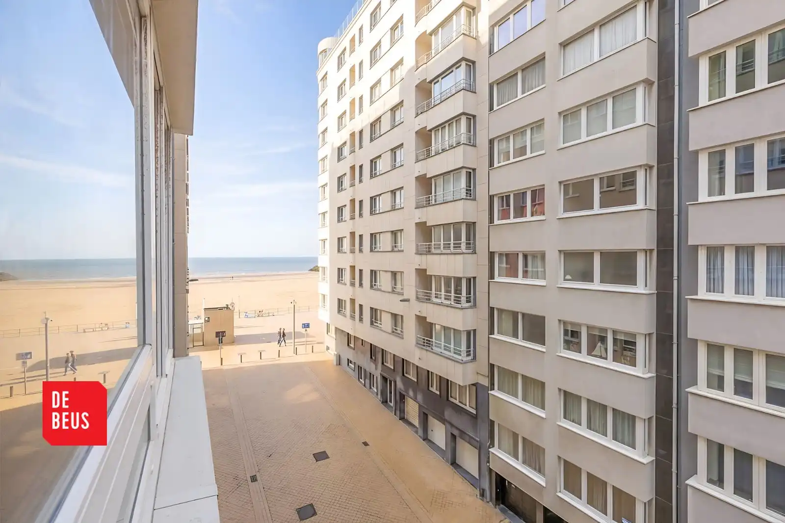 Stijlvol gerenoveerd appartement met 2 slaapkamers en lateraal zeezicht foto {{pictureIndex}}