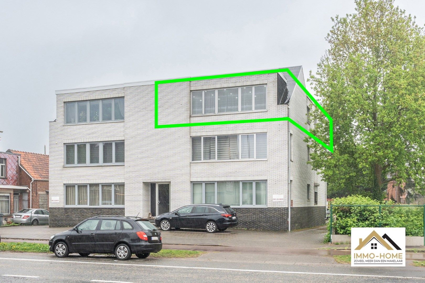Heel erg ruim dakappartement + garage te Lokeren!  foto {{pictureIndex}}