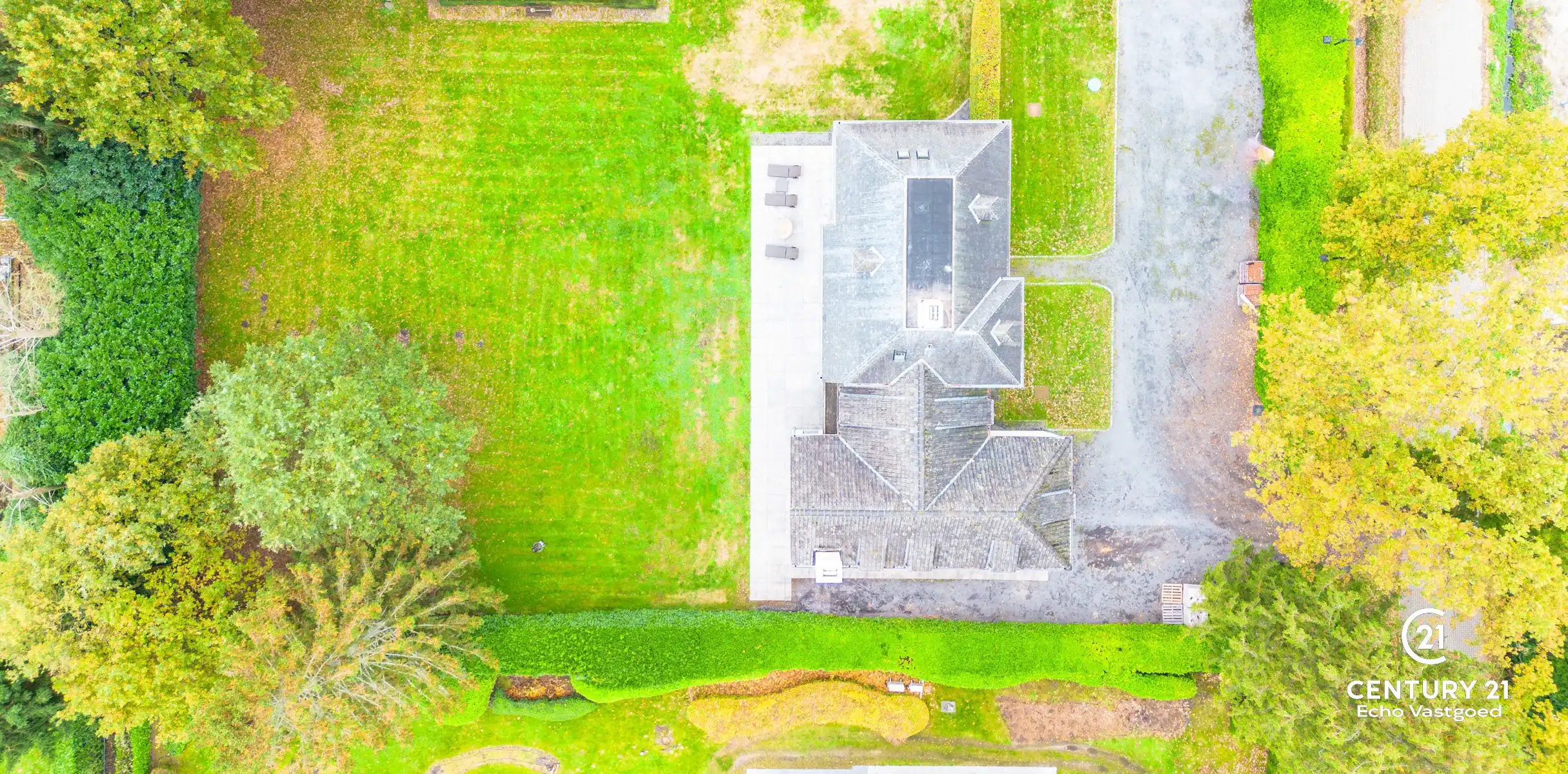 Unieke high-end villa met royaal woonoppervlak op 2415m² foto 24