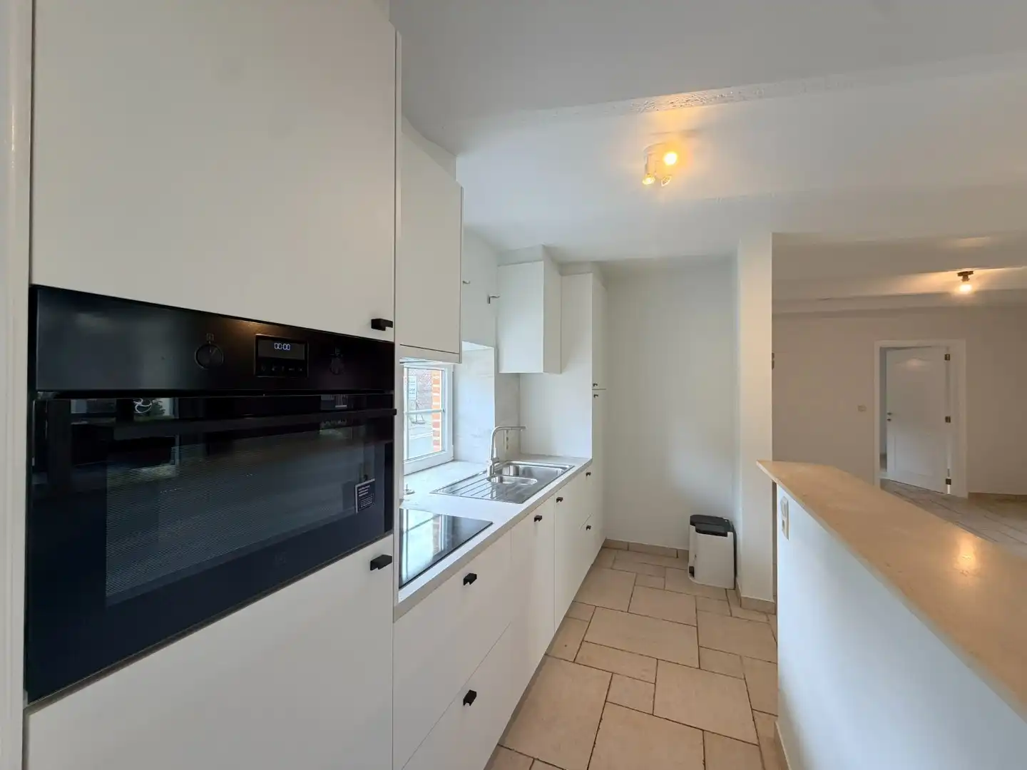 Bijzonder charmante benedenwoonst met 1 slaapkamer, veranda, terras en twee autostandplaatsen foto 19