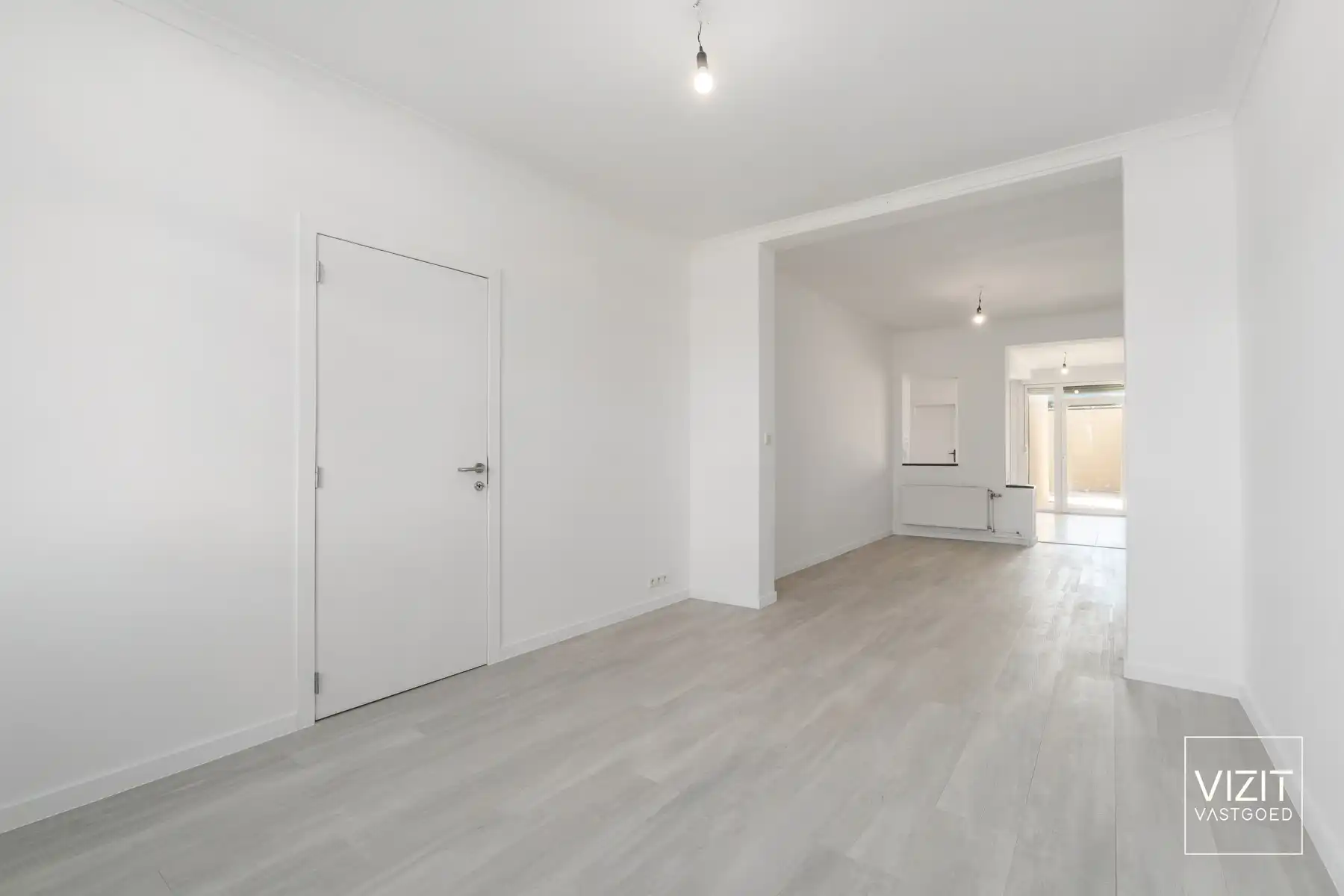 Volledig gerenoveerde woning met stadstuin foto 6