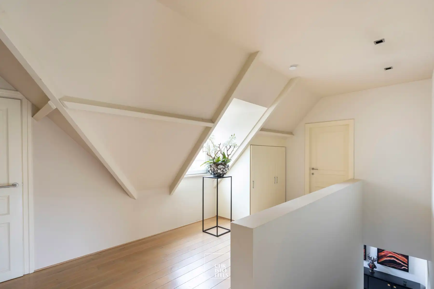 Exclusief landhuis met buitenzwembad op perceel van 2.787m² aan de bosrand. foto 22