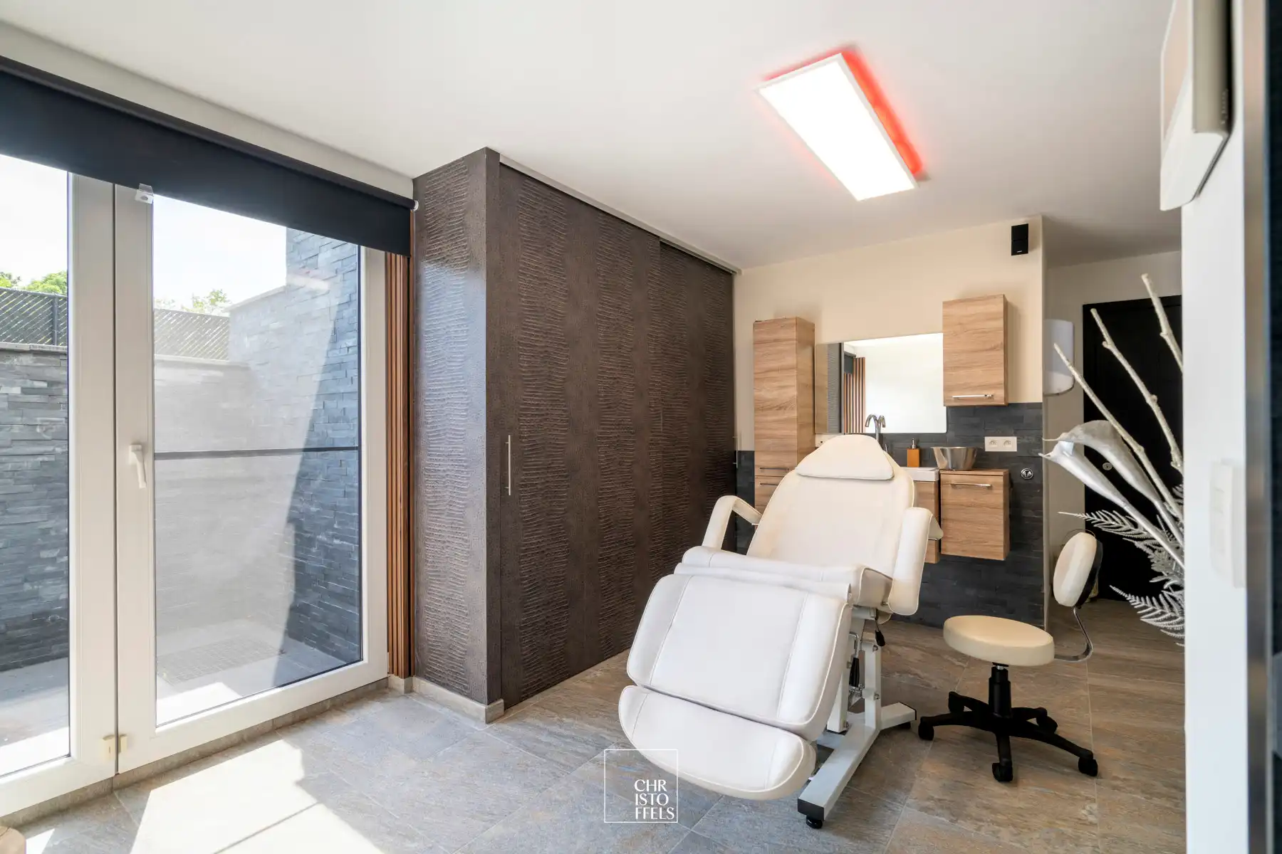 Stijlvolle villa met wellnesscomfort, aparte praktijkruimte in Maasmechelen! foto 15