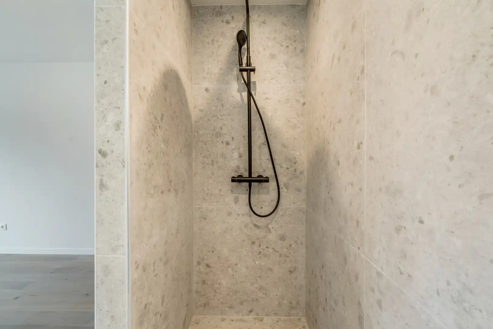 Prachtige luxueus gerenoveerd appartement op het eerste verdiep! foto 16