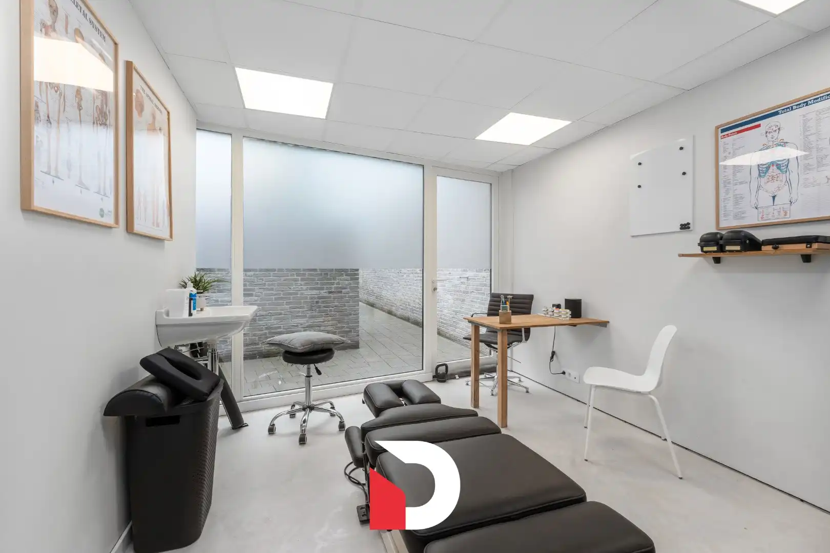 Recent en uniek gelegen kantoor -of praktijkruimte van 221 m² in centrum Brugge foto 10