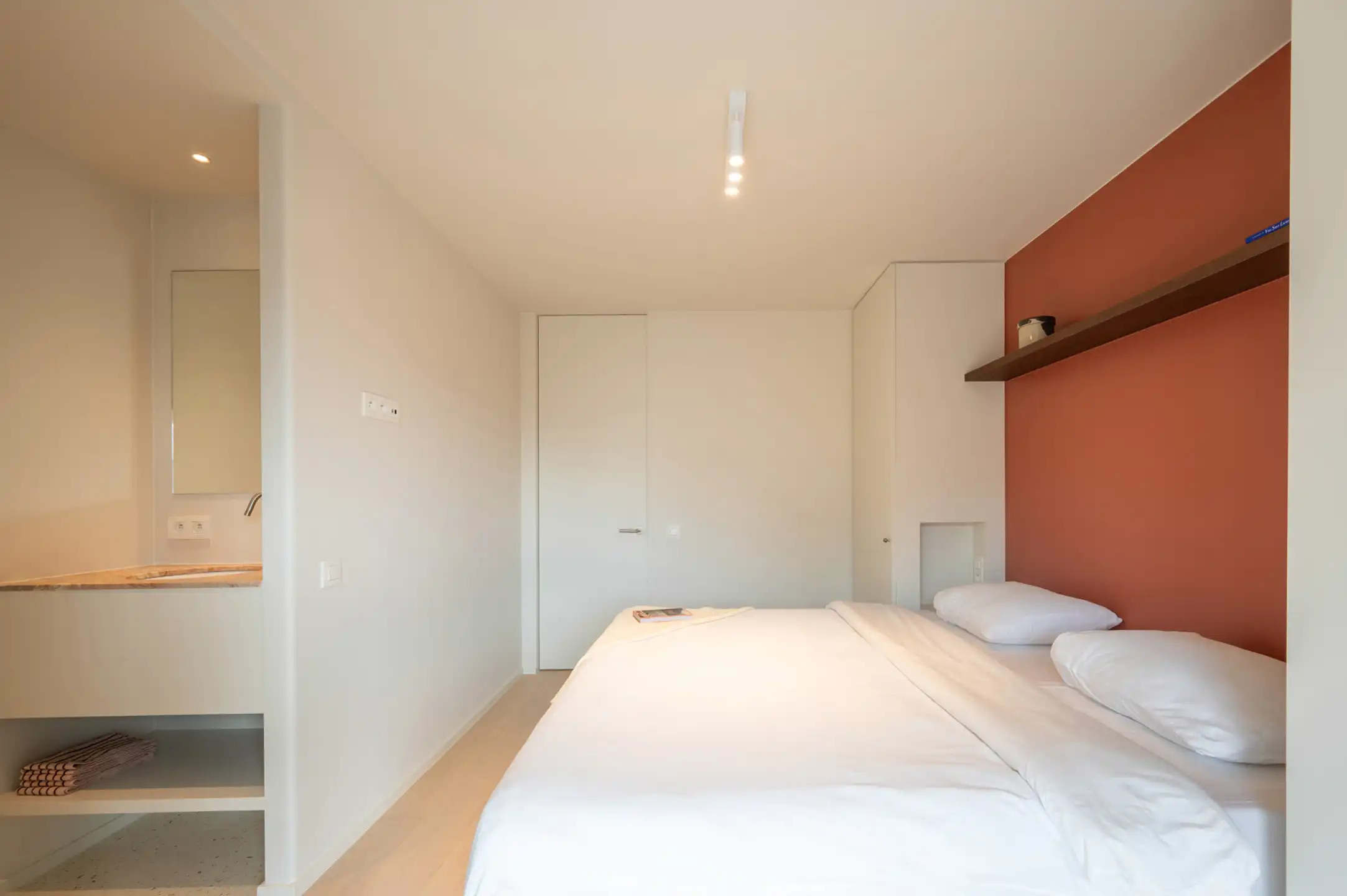 Lichtrijk gerenoveerd appartement op de Kustlaan in Knokke foto 18