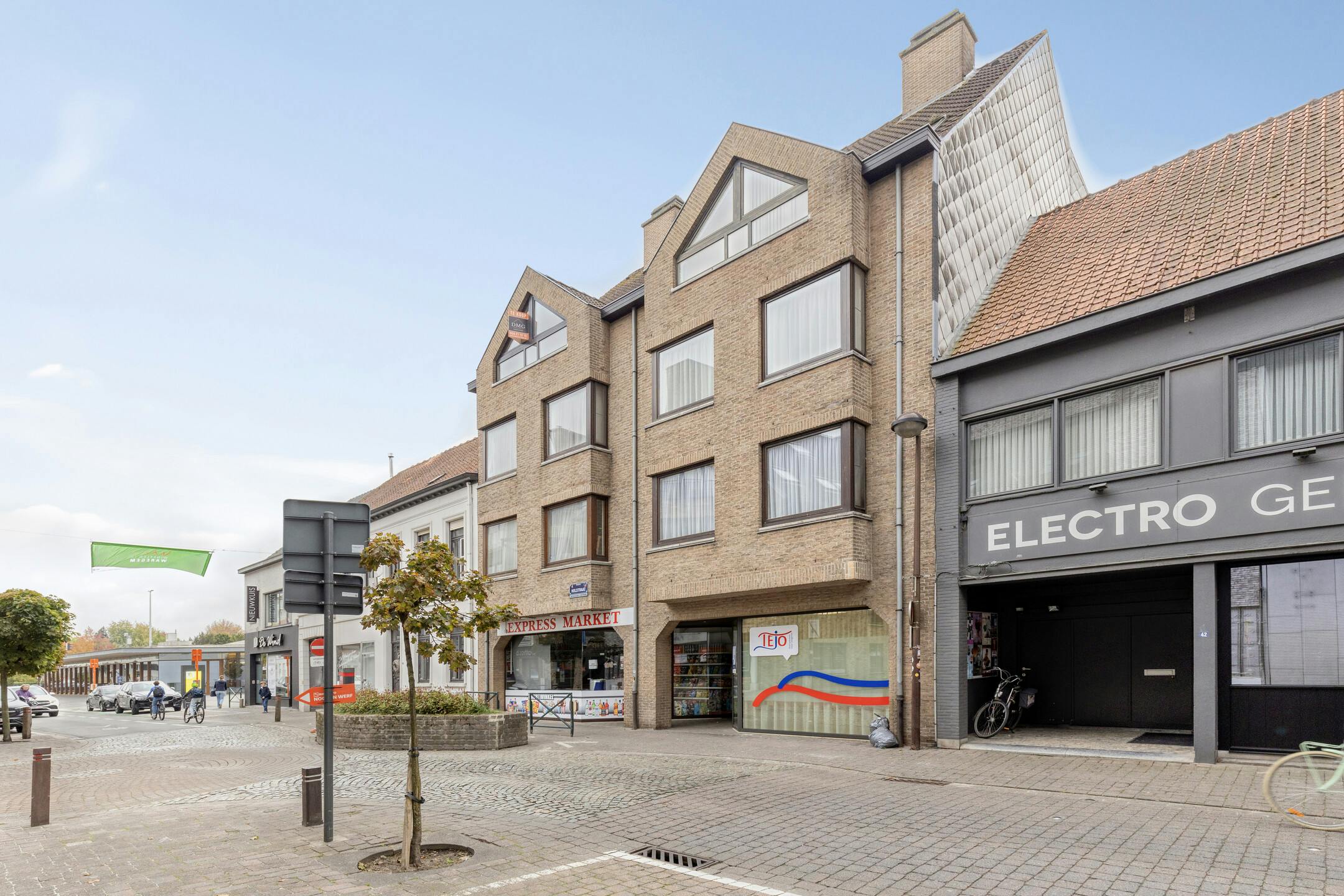 Gerenoveerd appartement te koop in centrum Waregem foto {{pictureIndex}}