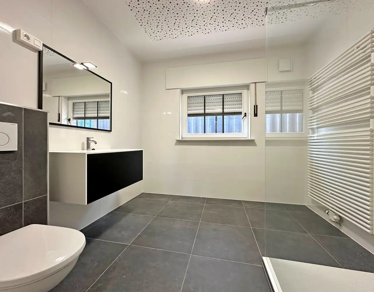 Zeer ruime woning met 4 slaapkamers, groot terras en 2 autostaanplaatsen! foto 8