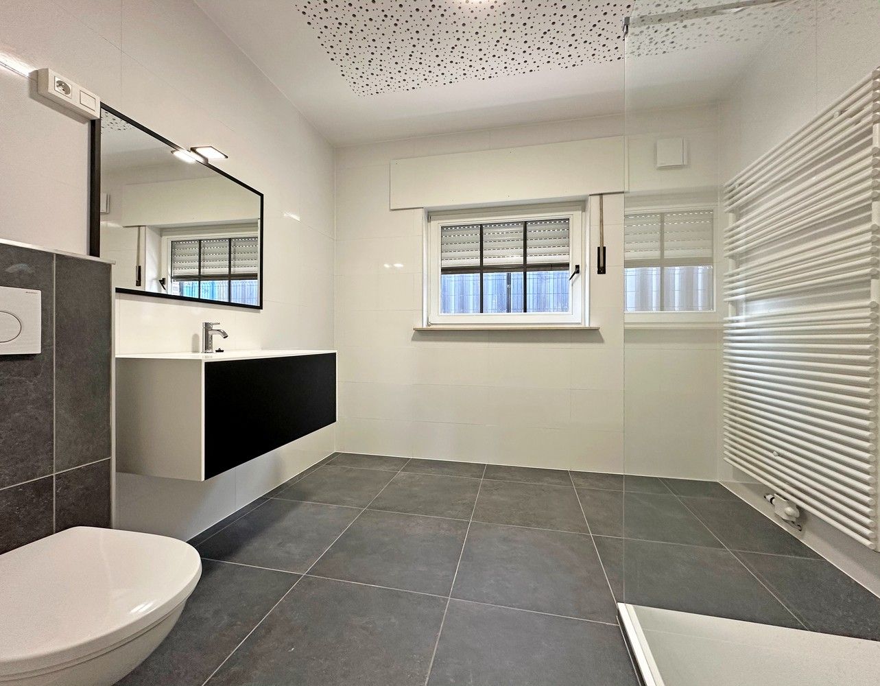 Zeer ruime woning met 4 slaapkamers, groot terras en 2 autostaanplaatsen! foto 8