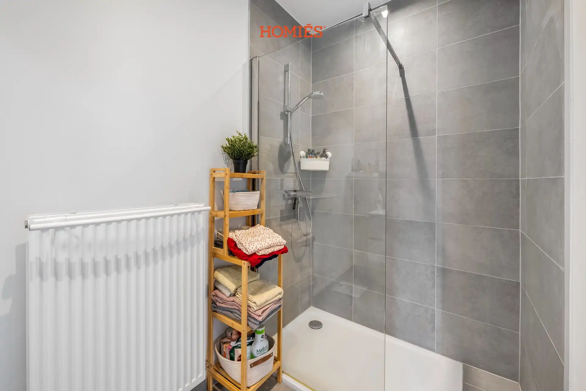 Modern 1-slaapkamerappartement met terras en staanplaats foto 22