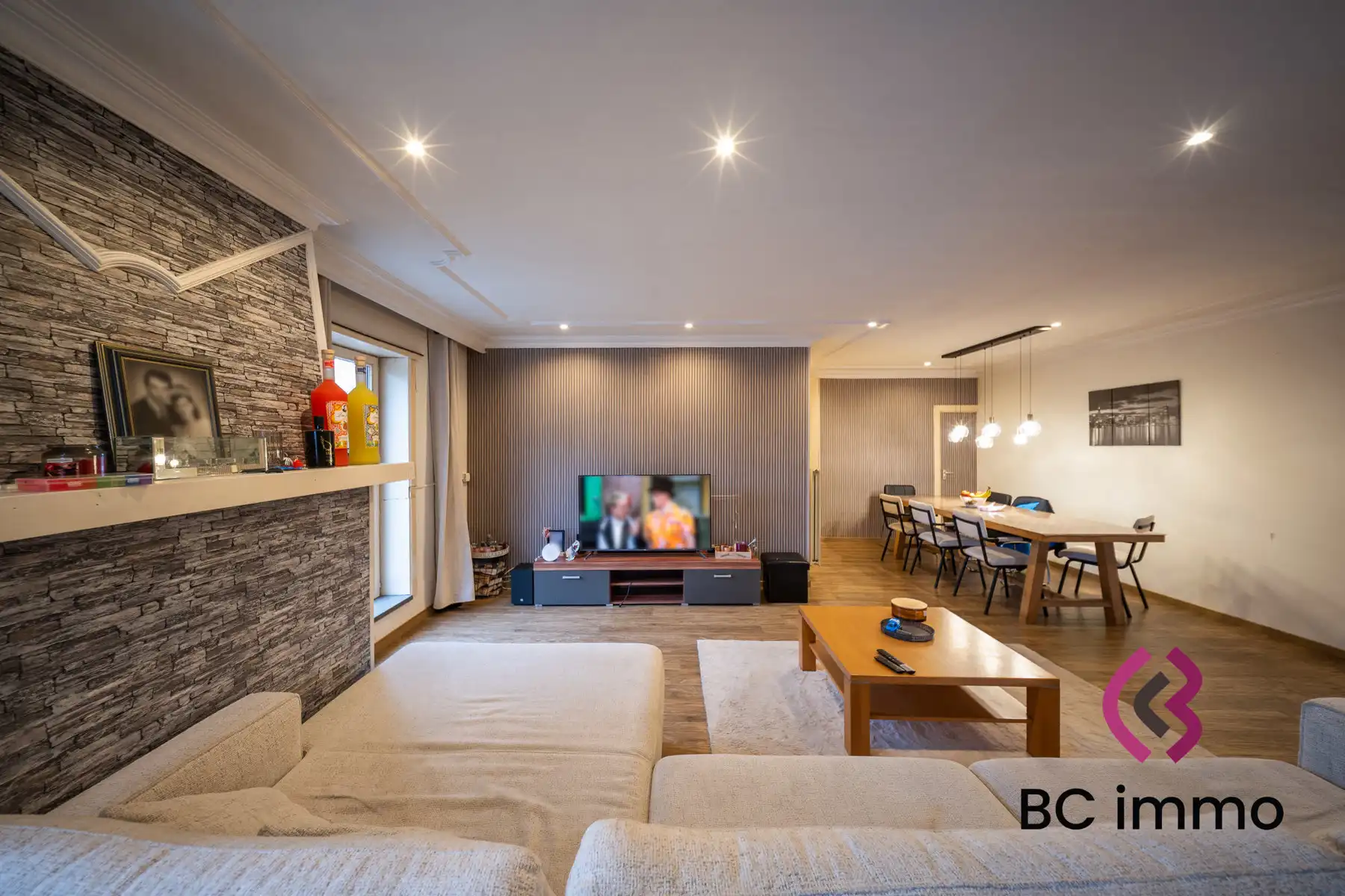 Grote woning met studio, tuin en extra kamers foto 6